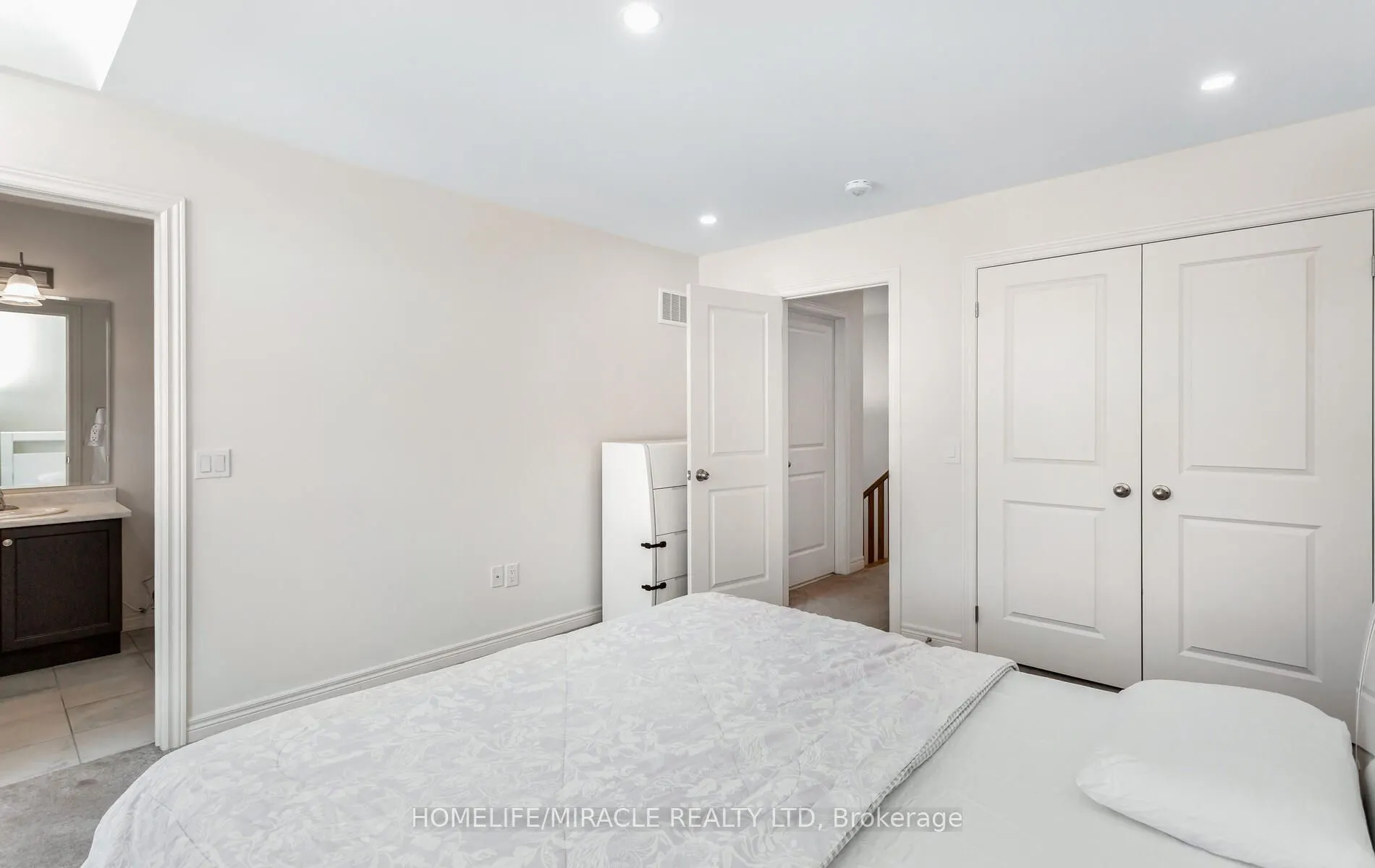 10 Elverton Crescent