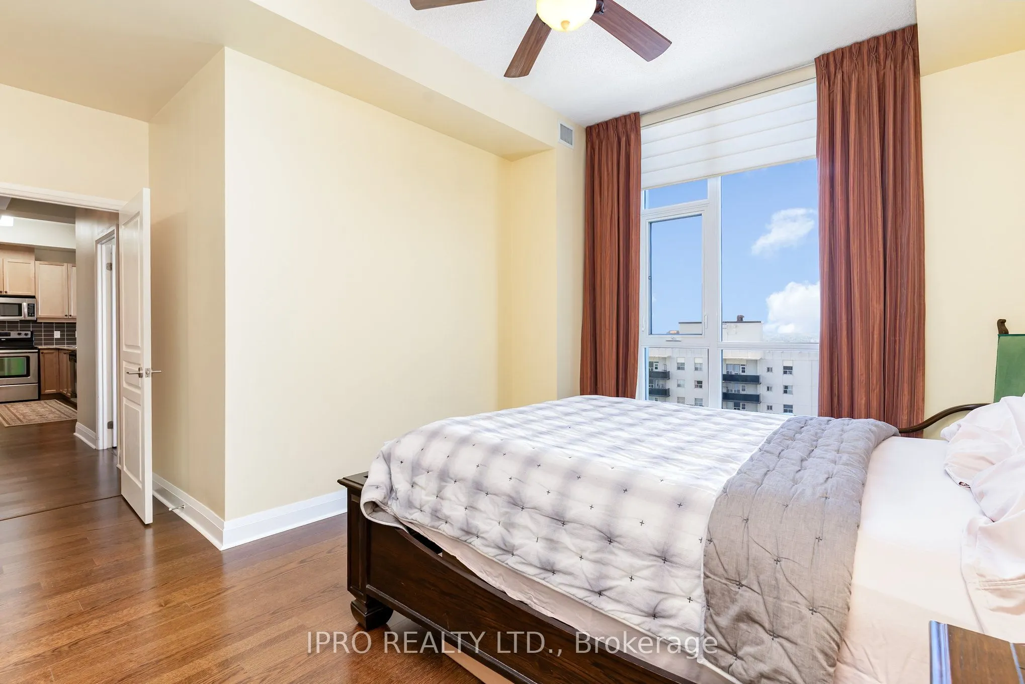 1 Hurontario Street, #1901