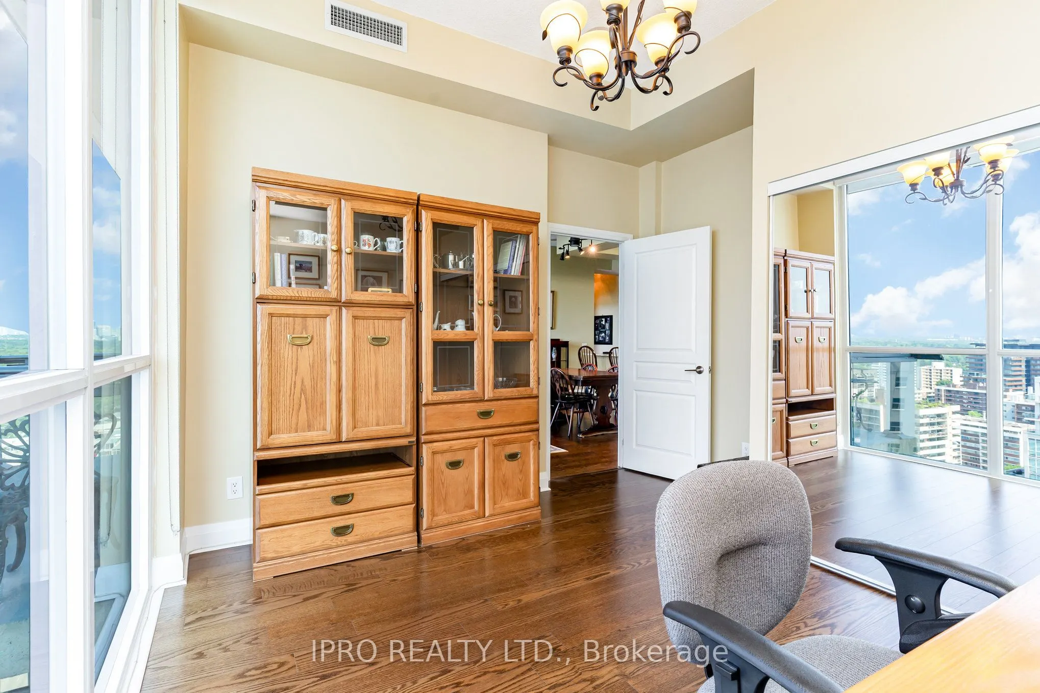 1 Hurontario Street, #1901