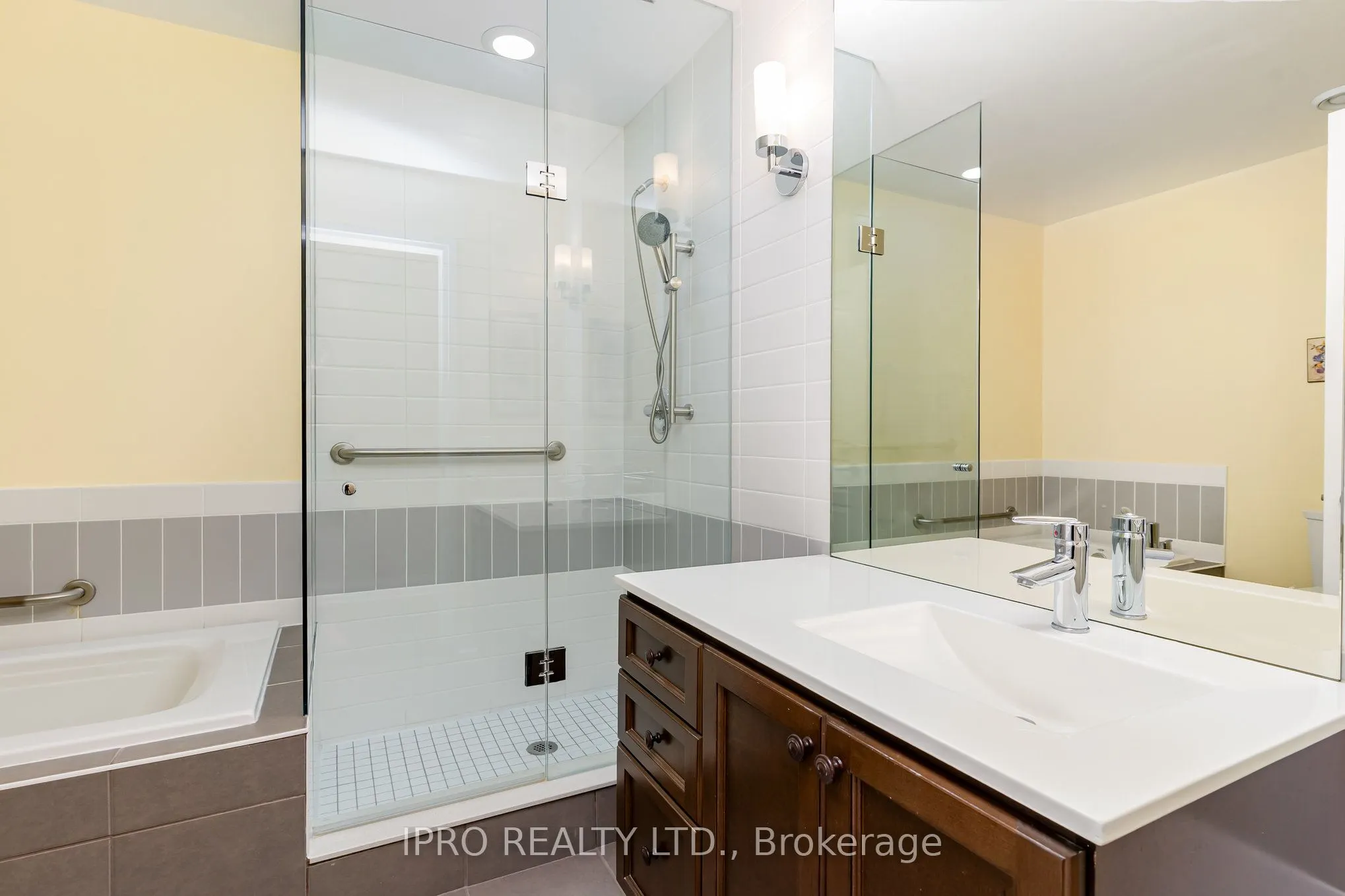 1 Hurontario Street, #1901