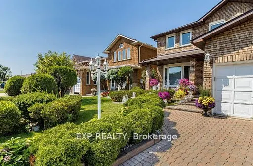 449 Greenpark Crescent
