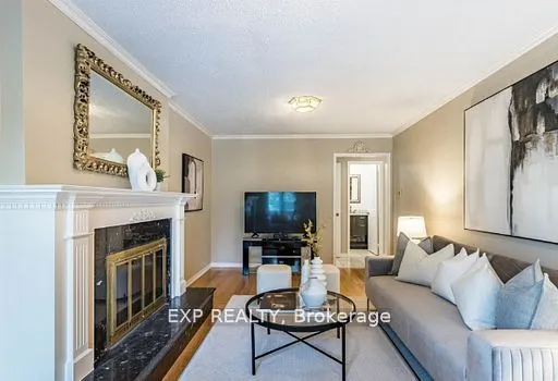 449 Greenpark Crescent
