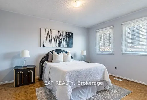 449 Greenpark Crescent