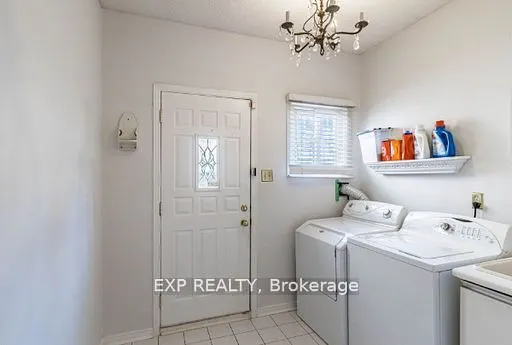 449 Greenpark Crescent