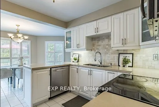 449 Greenpark Crescent