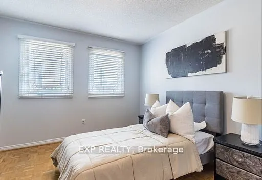 449 Greenpark Crescent