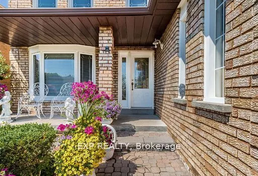 449 Greenpark Crescent