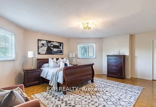 449 Greenpark Crescent