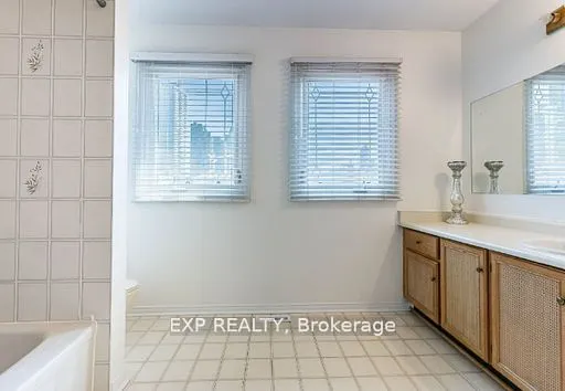 449 Greenpark Crescent