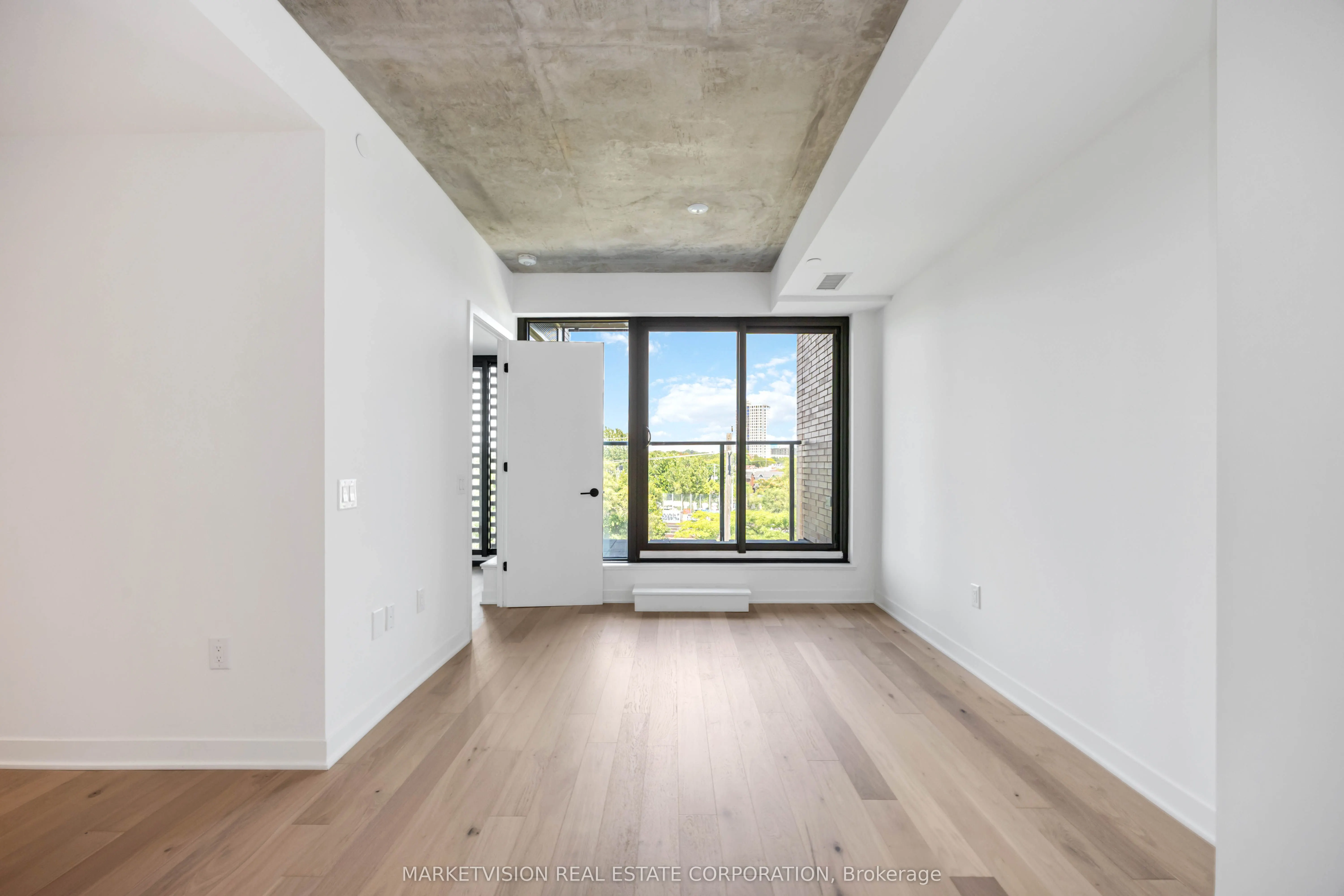 2625 Dundas Street W, #506