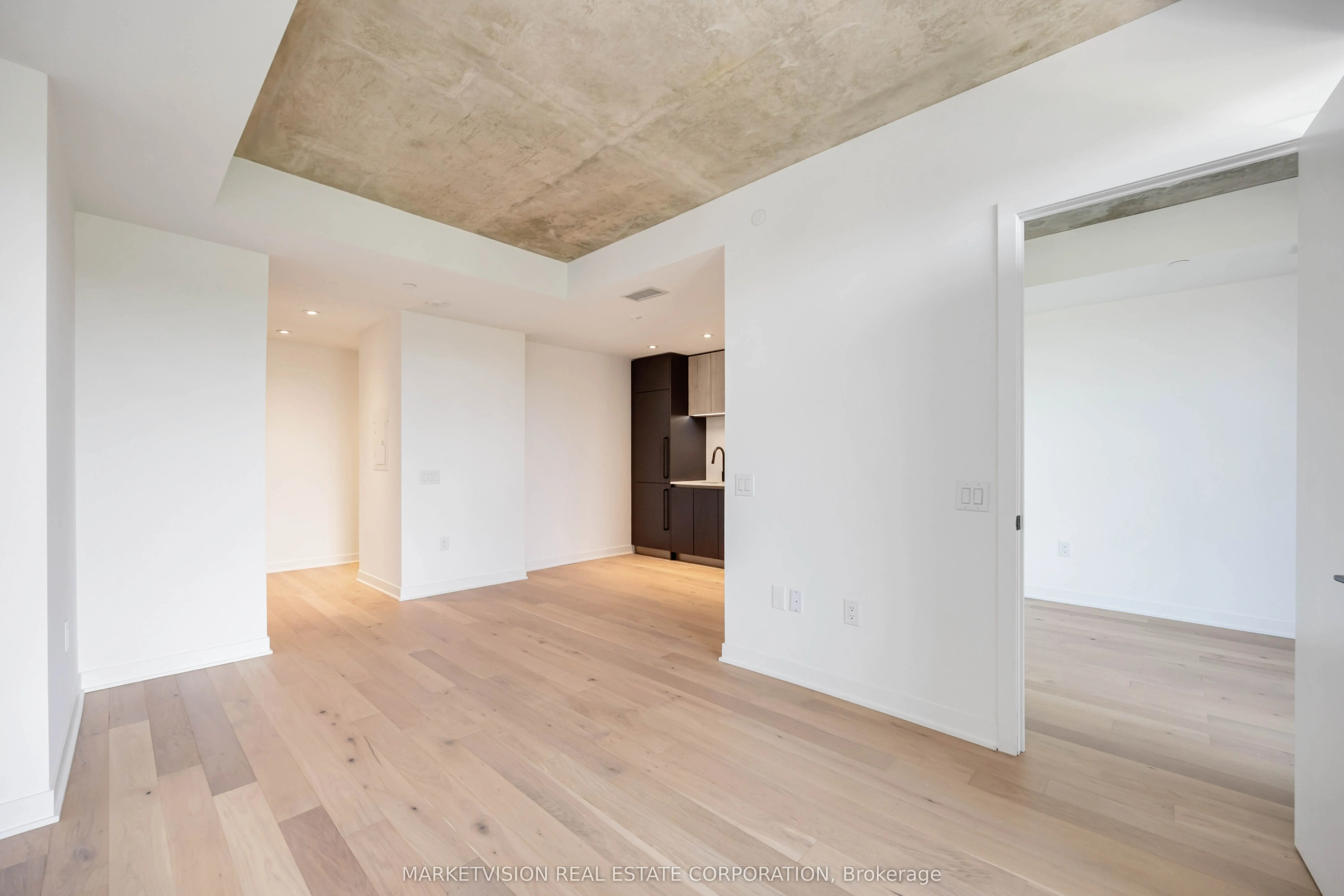 2625 Dundas Street W, #506