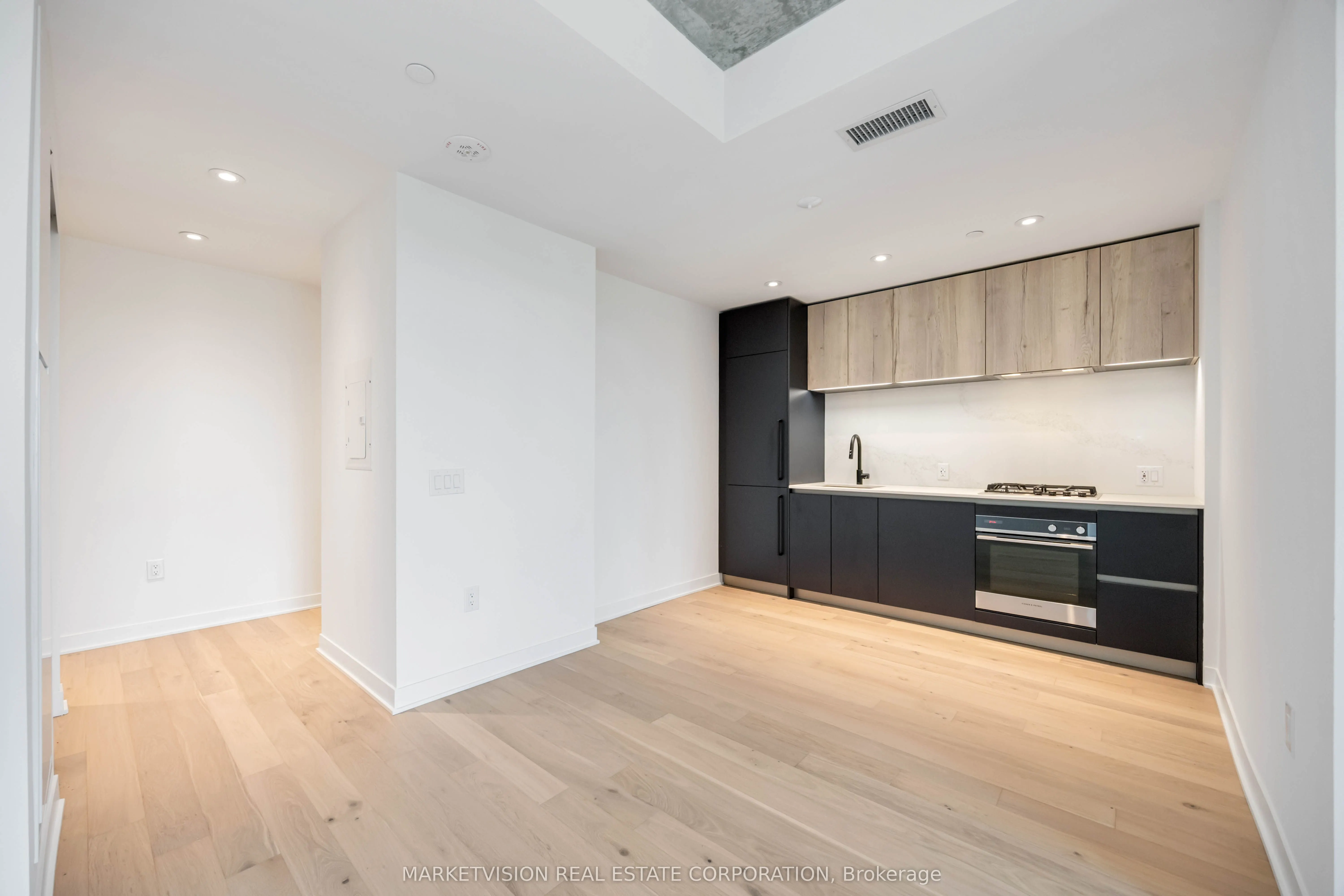 2625 Dundas Street W, #506