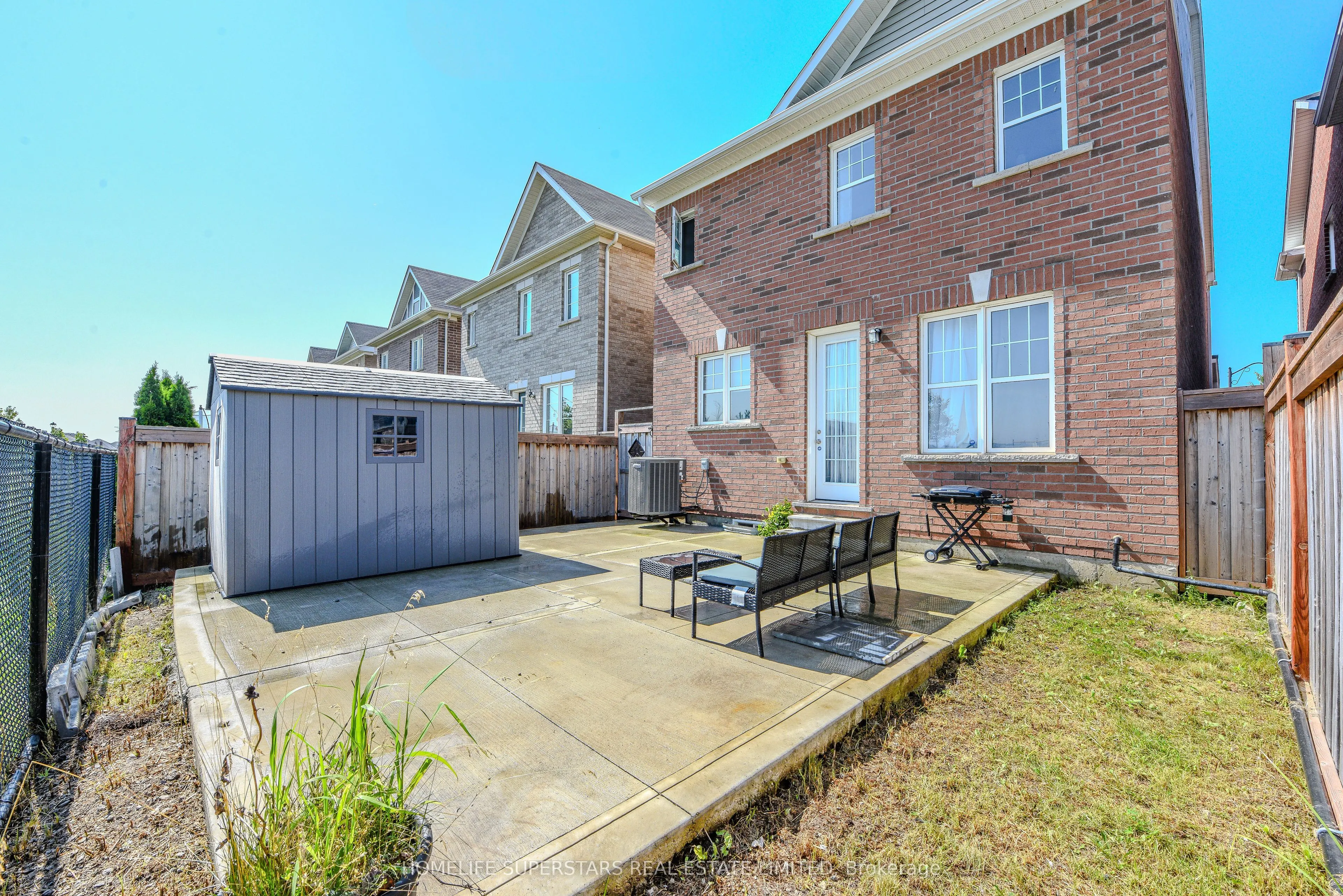 1395 Chretien Street