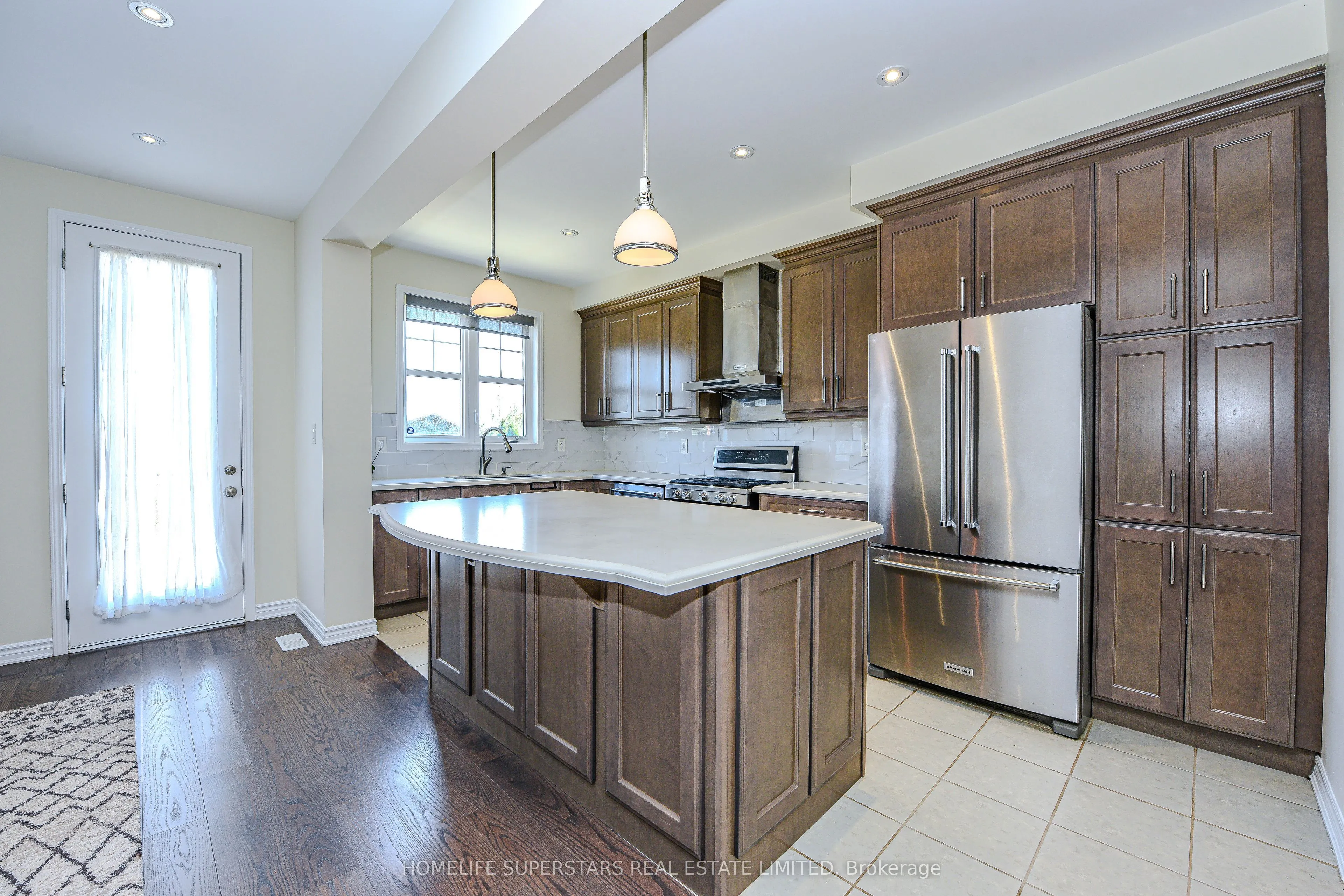 1395 Chretien Street