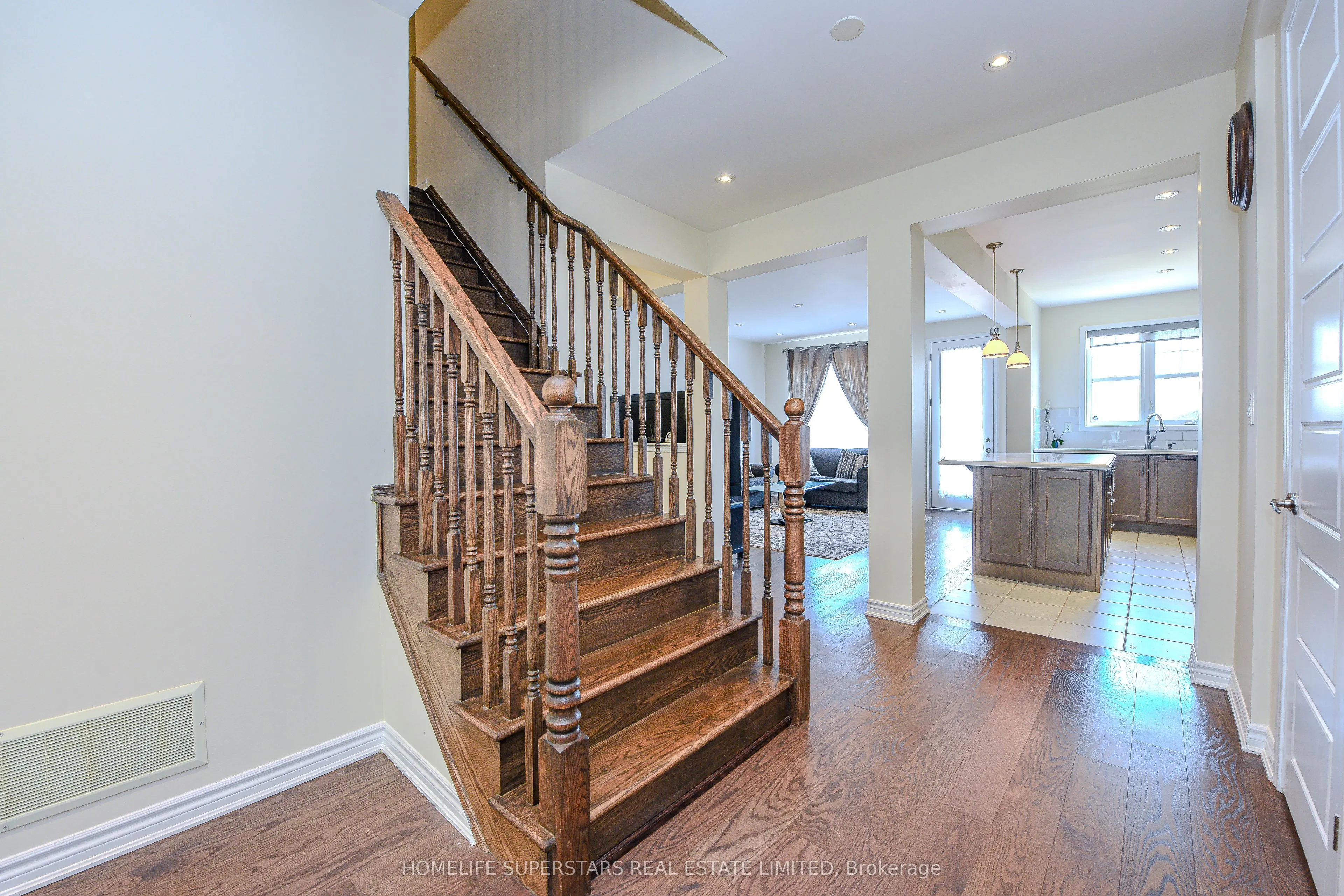 1395 Chretien Street