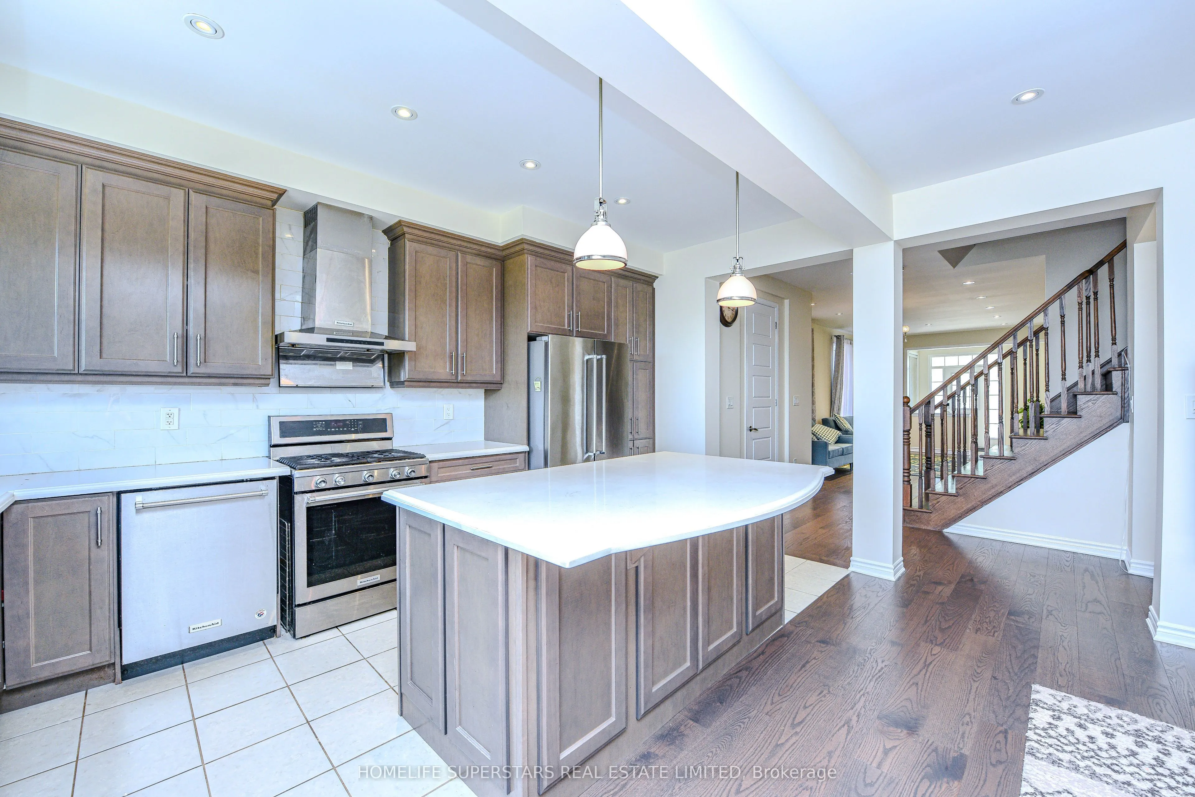 1395 Chretien Street