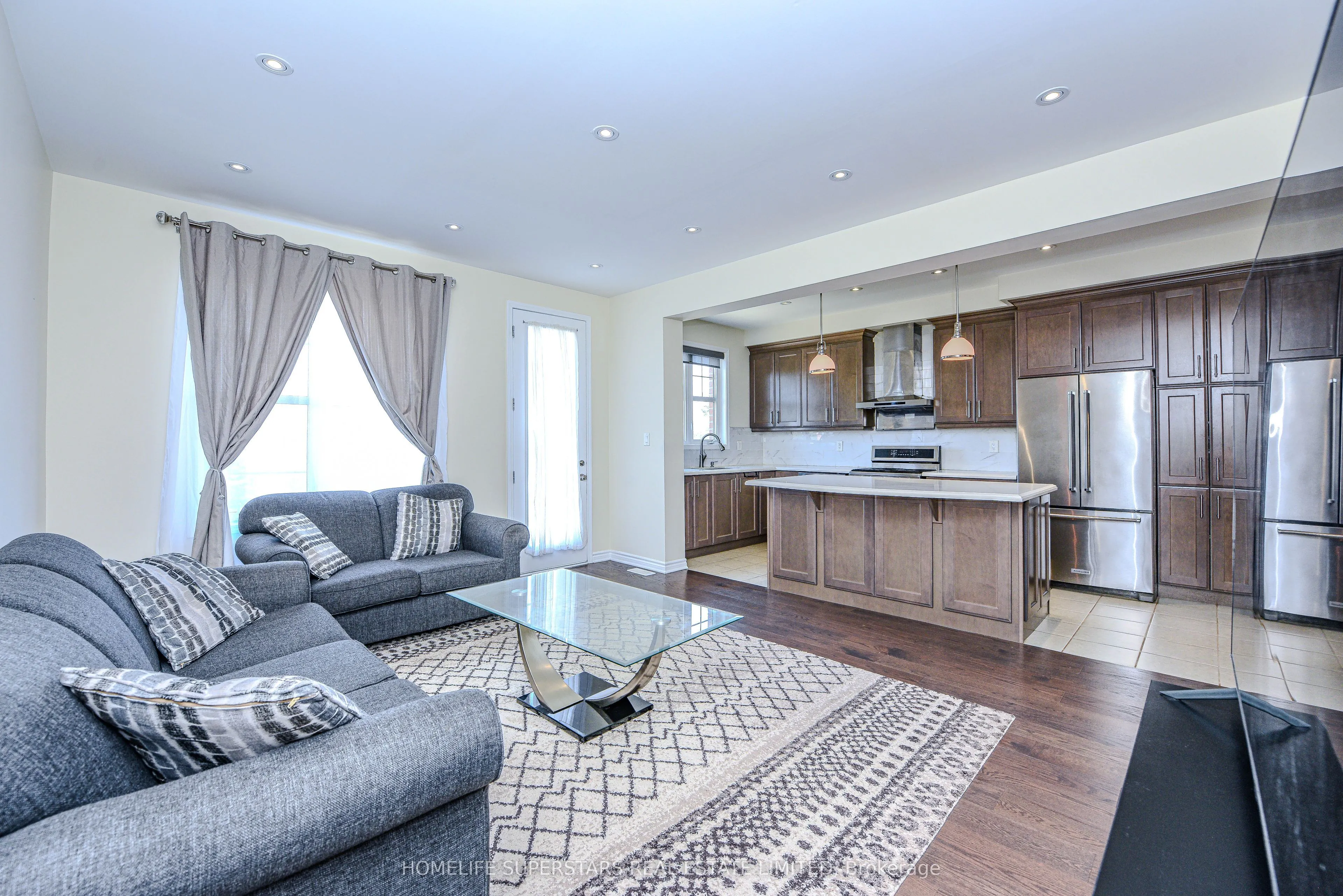 1395 Chretien Street