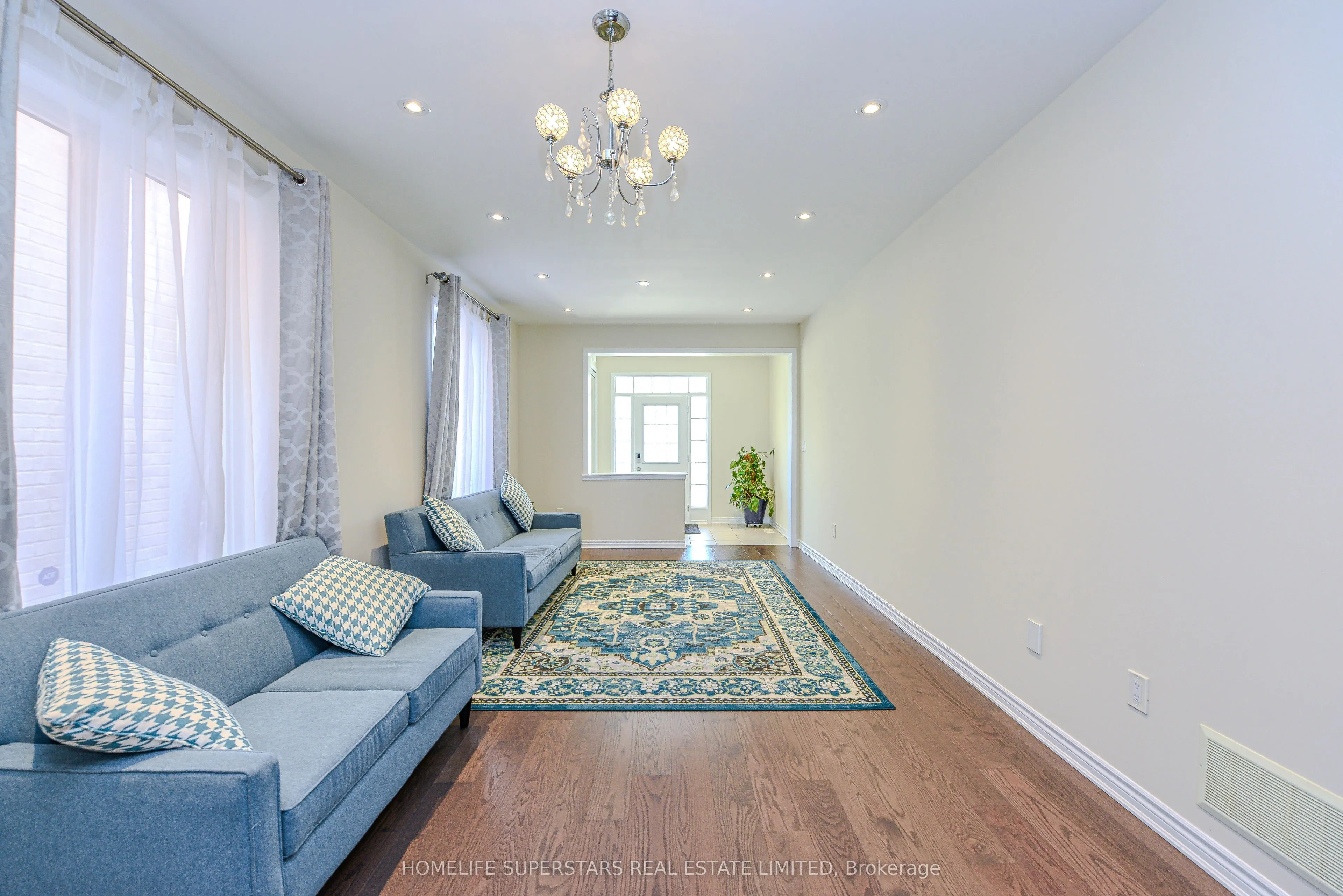 1395 Chretien Street