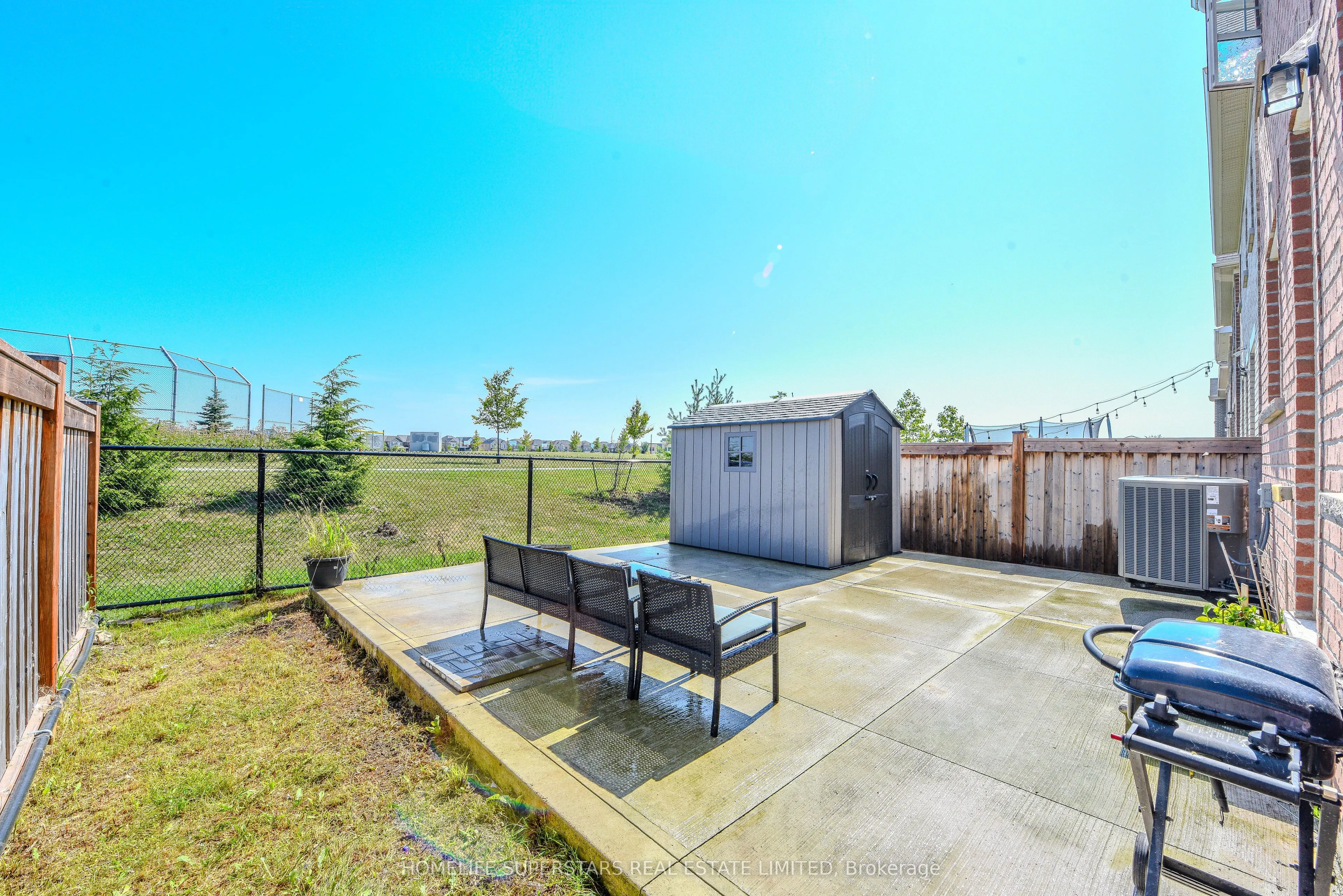 1395 Chretien Street
