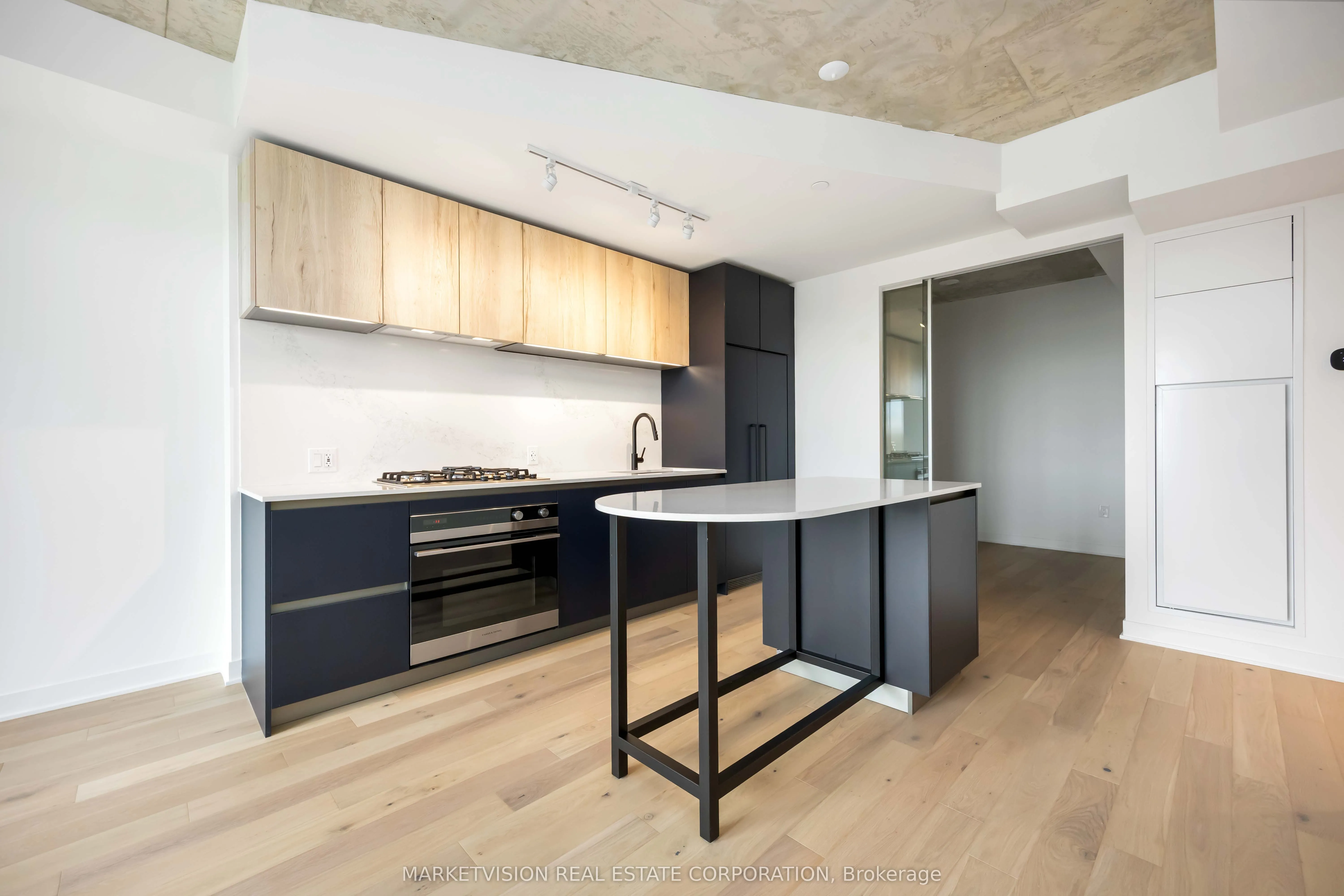 2625 Dundas Street W, #610