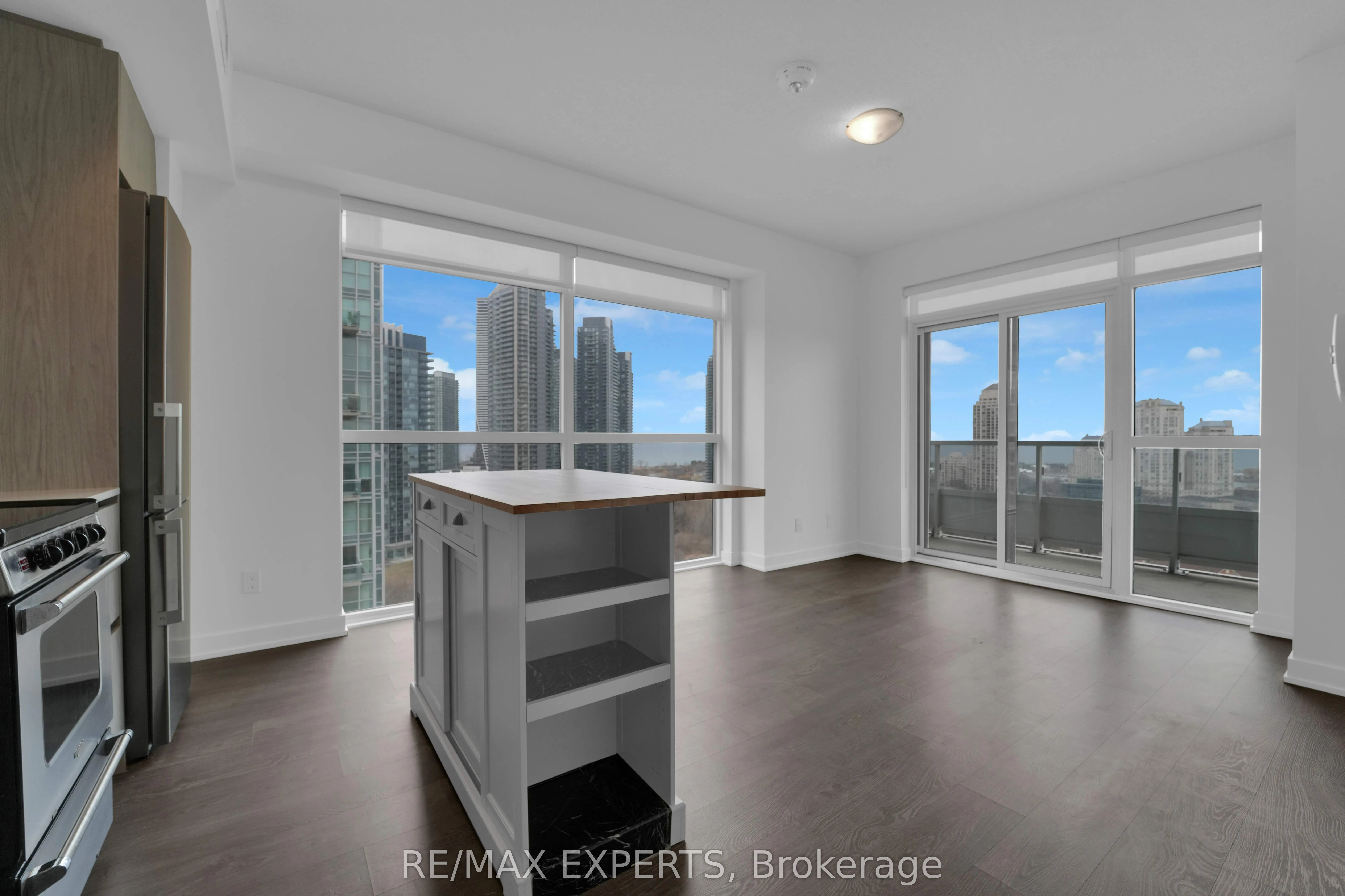 251 Manitoba Street, #1504