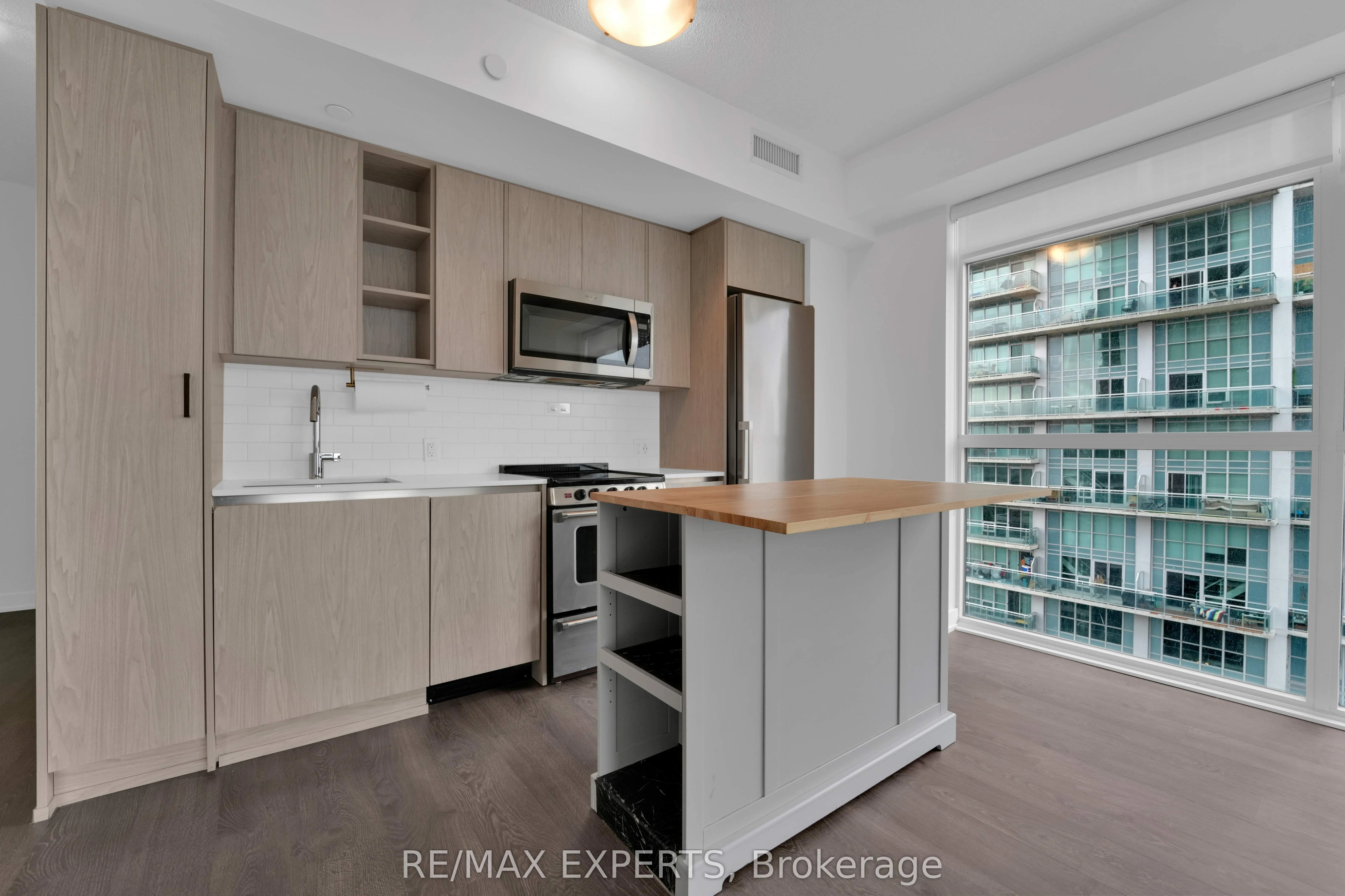251 Manitoba Street, #1504