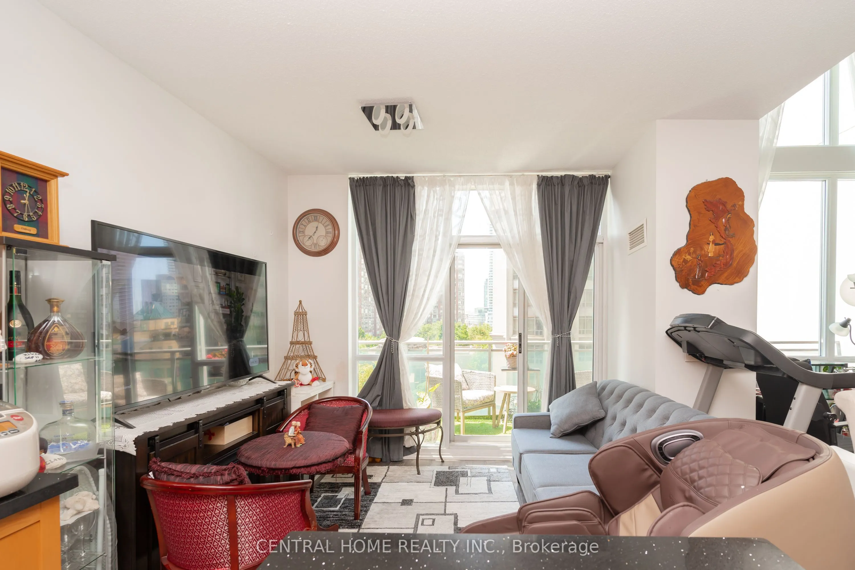3939 Duke Of York Boulevard, #717