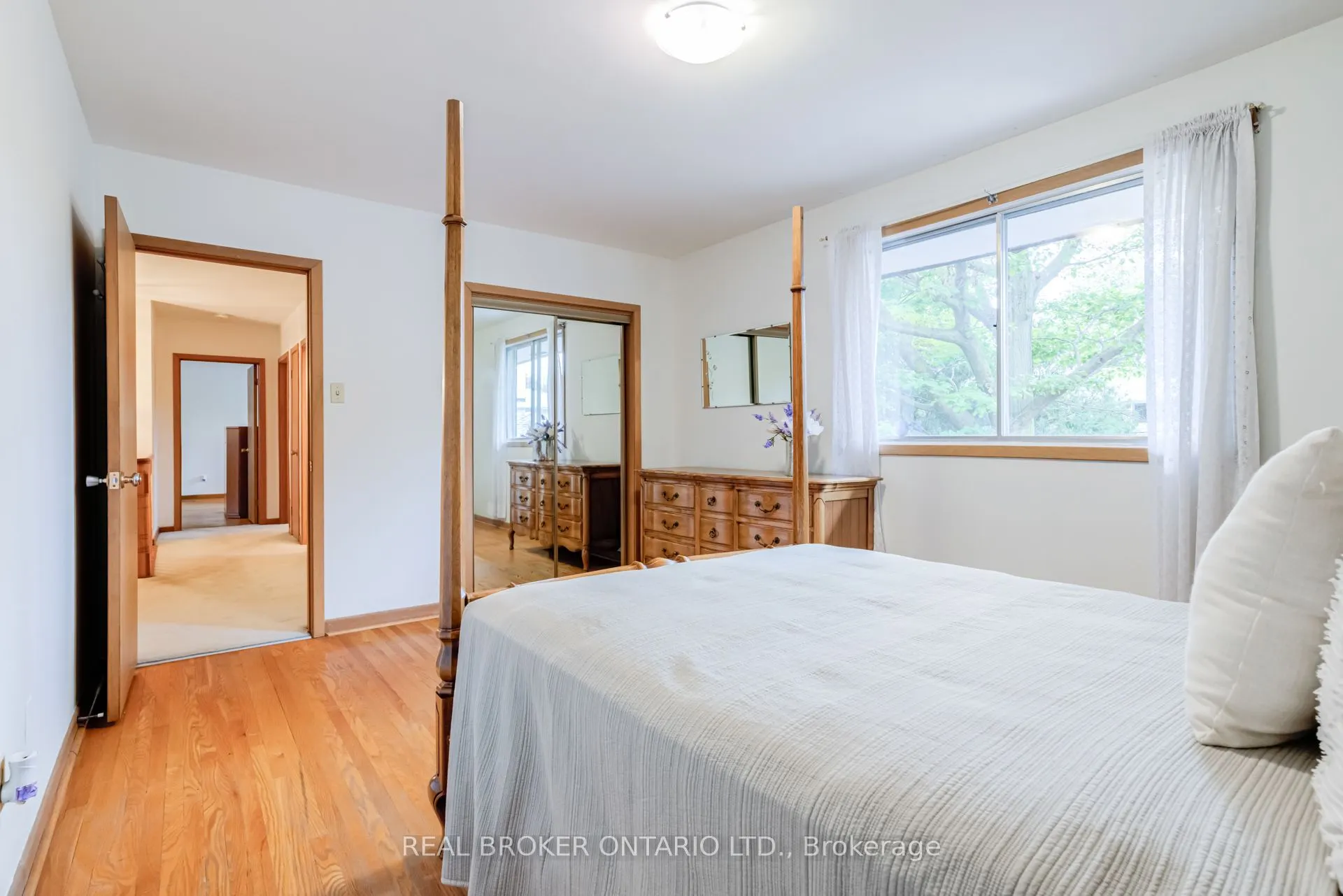 18 Burnt Log Crescent