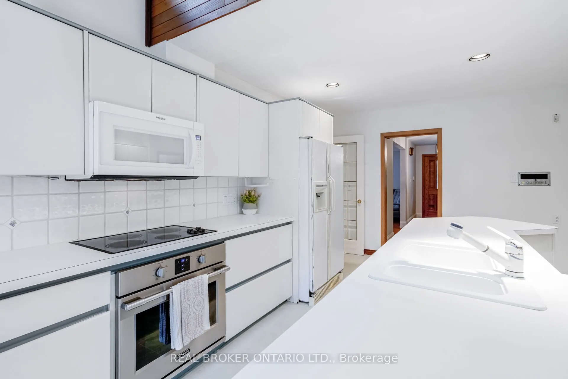 18 Burnt Log Crescent