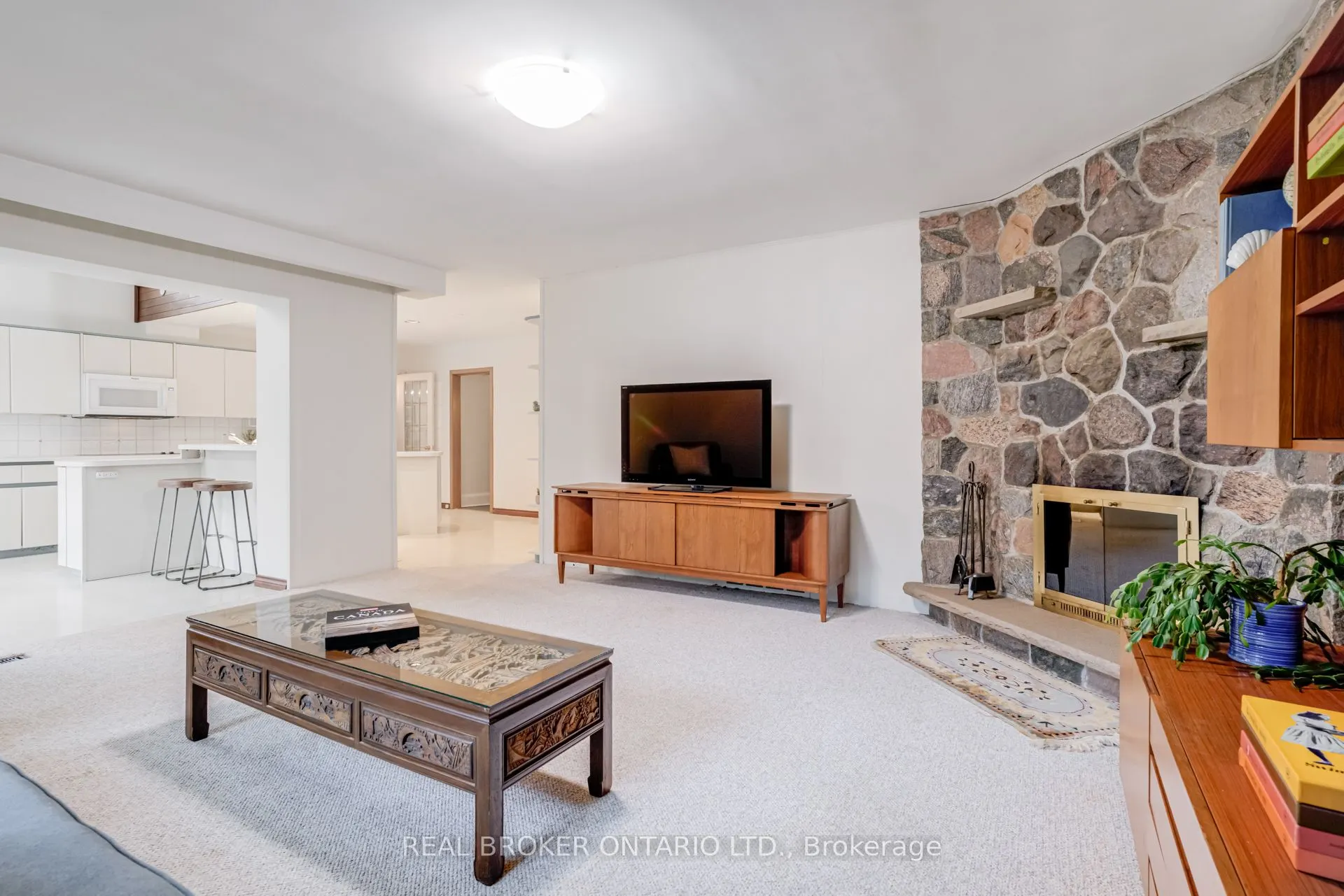 18 Burnt Log Crescent