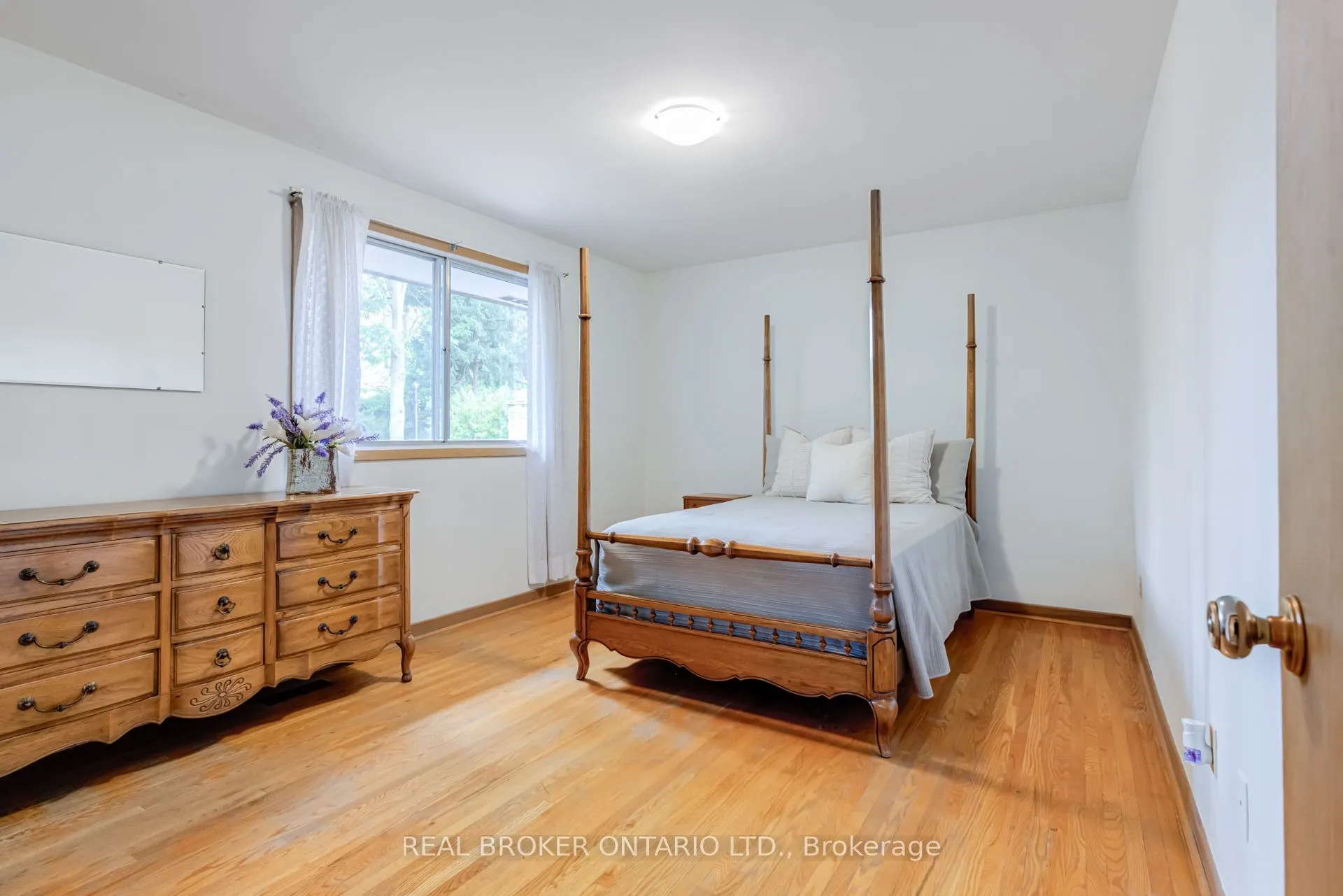 18 Burnt Log Crescent