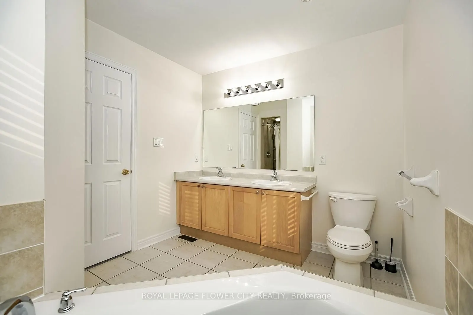 3698 Bloomington Crescent