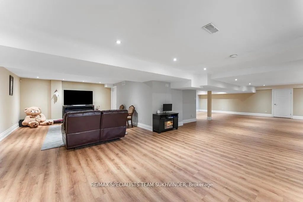 7 Golfdale Court