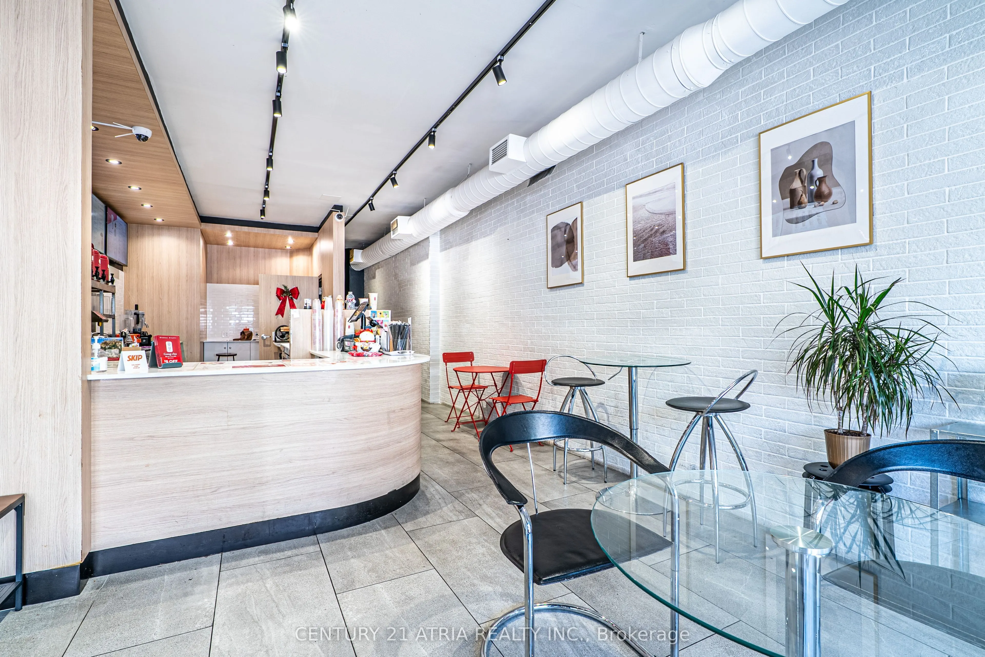 83 Lakeshore Road