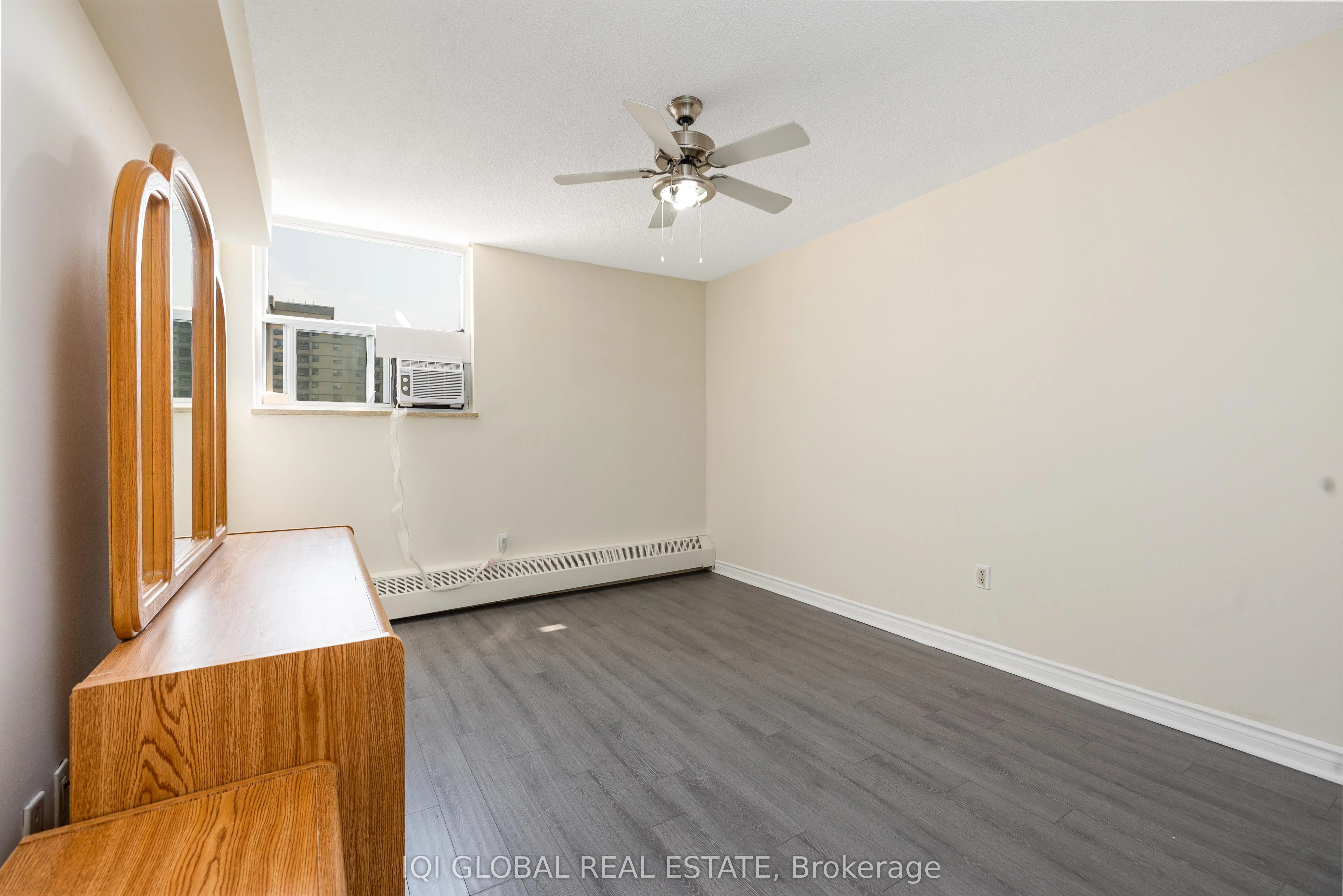 390 Dixon Road S, #1516