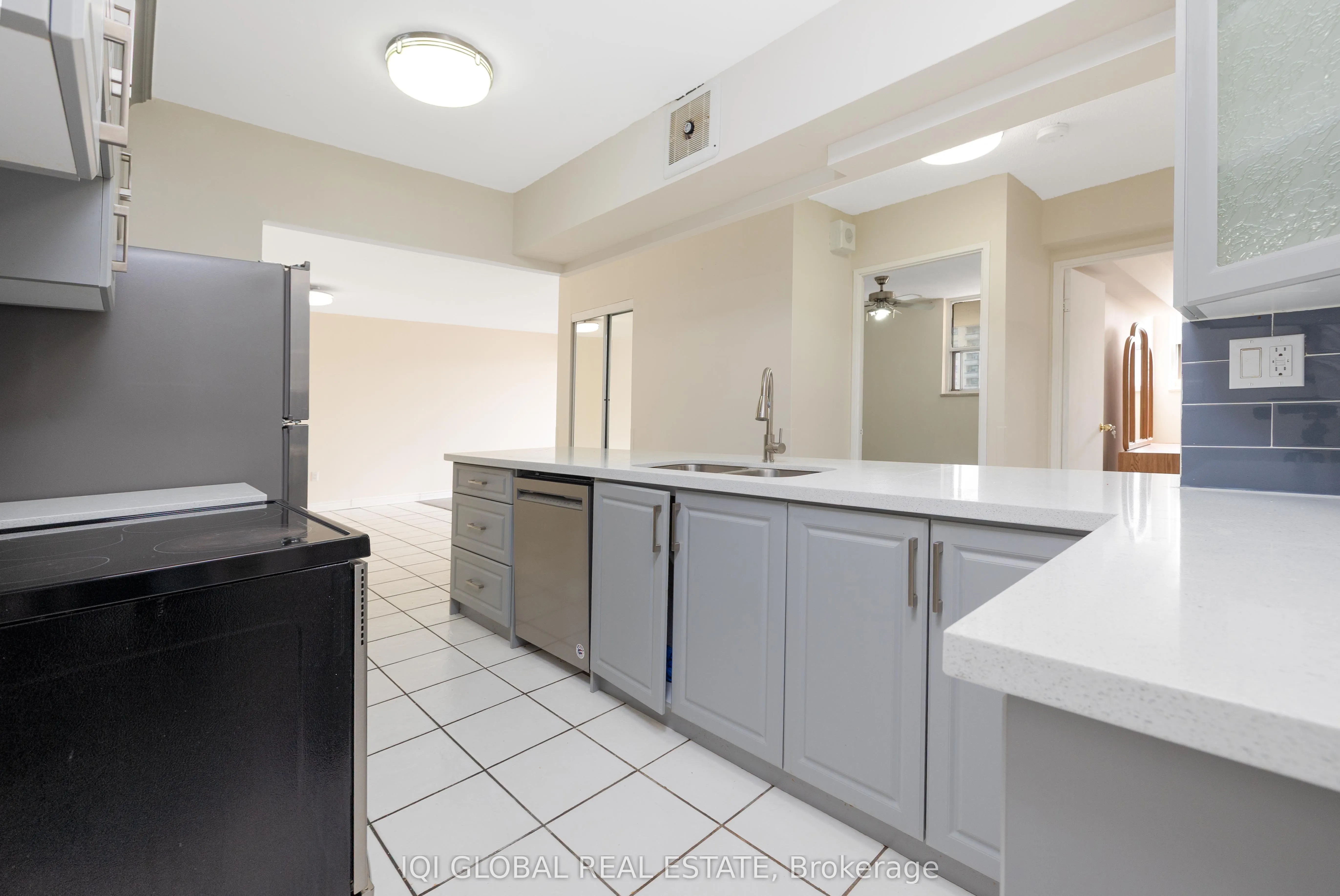 390 Dixon Road S, #1516