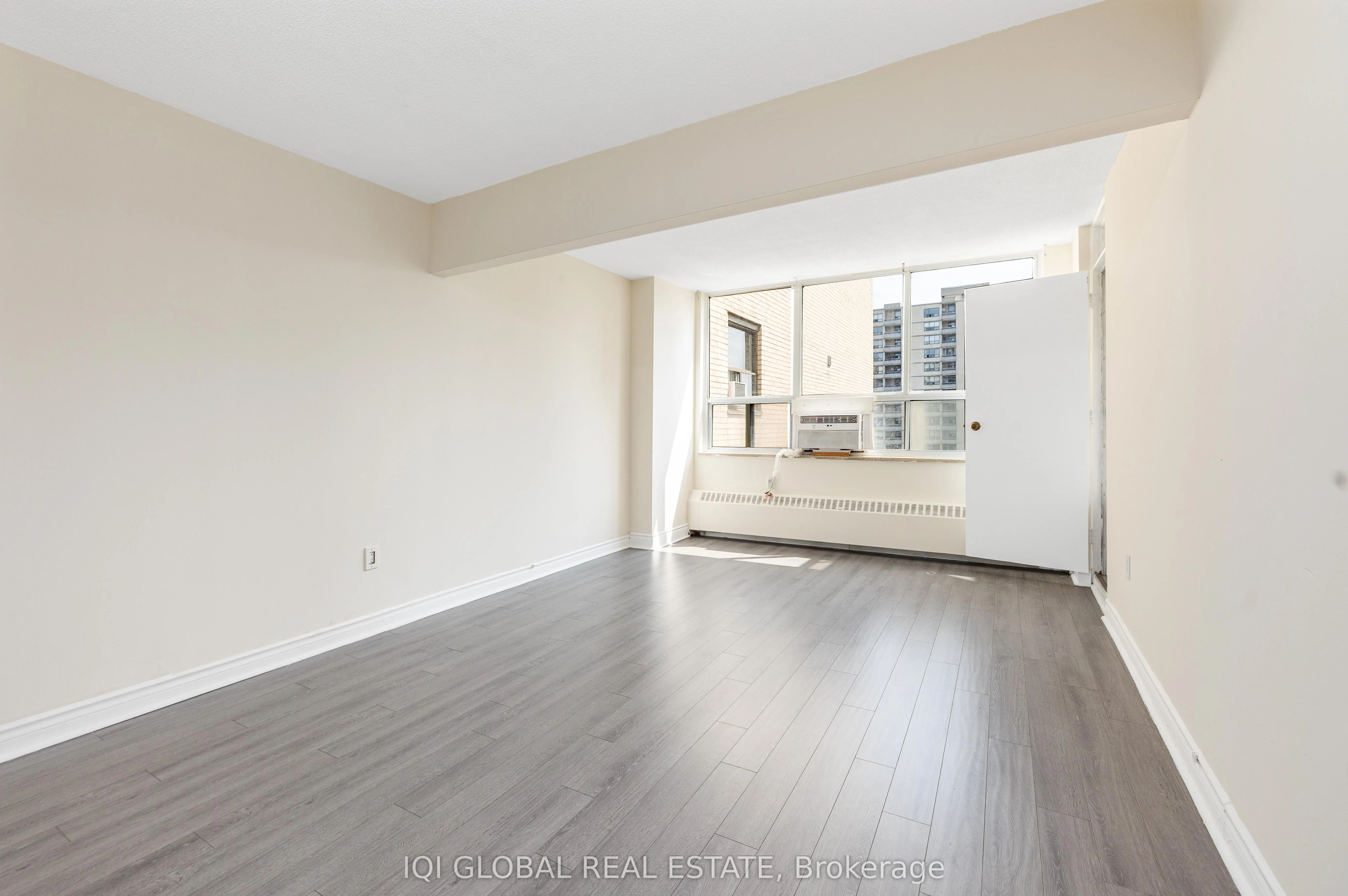 390 Dixon Road S, #1516
