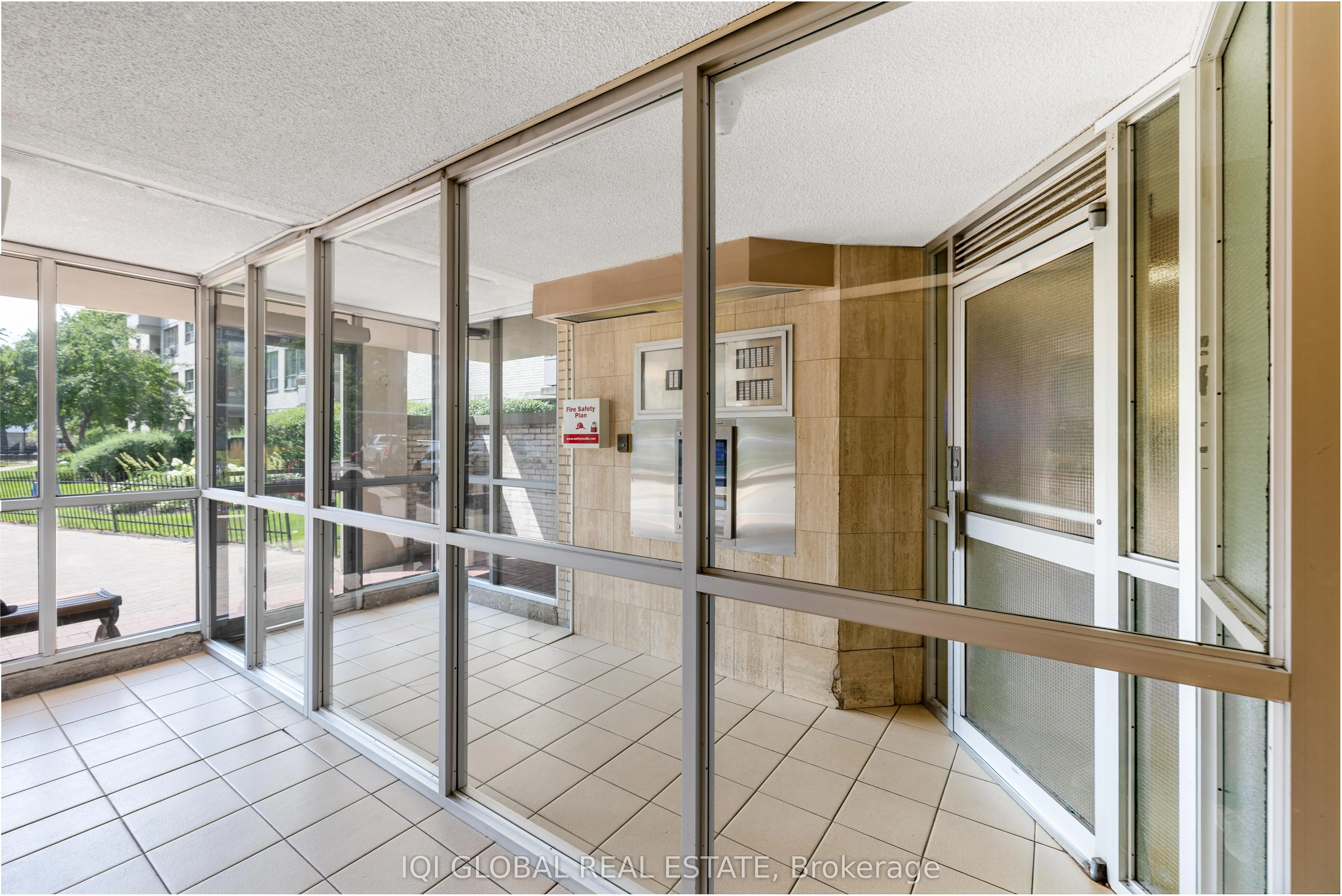 390 Dixon Road S, #1516
