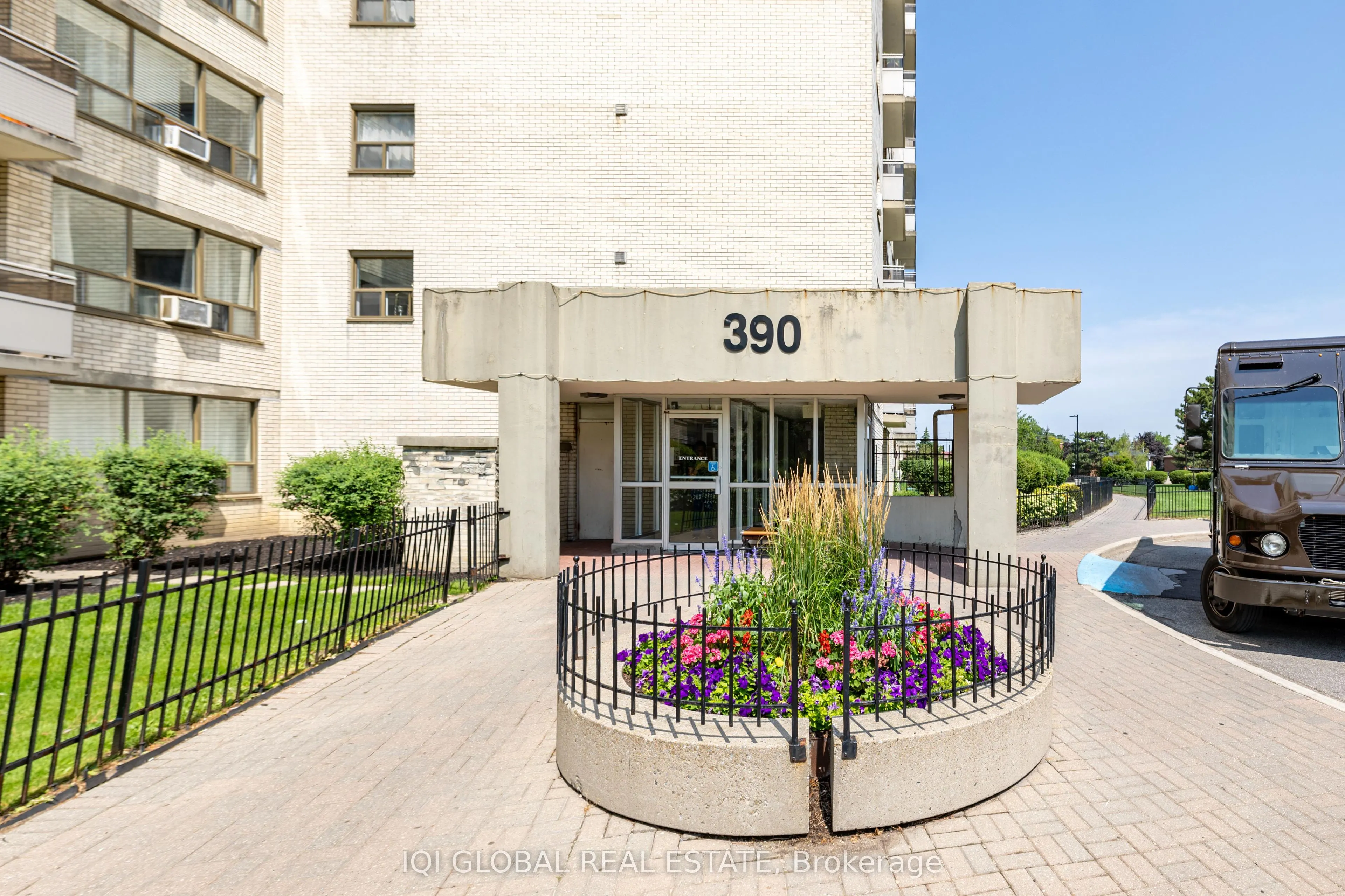 390 Dixon Road S, #1516