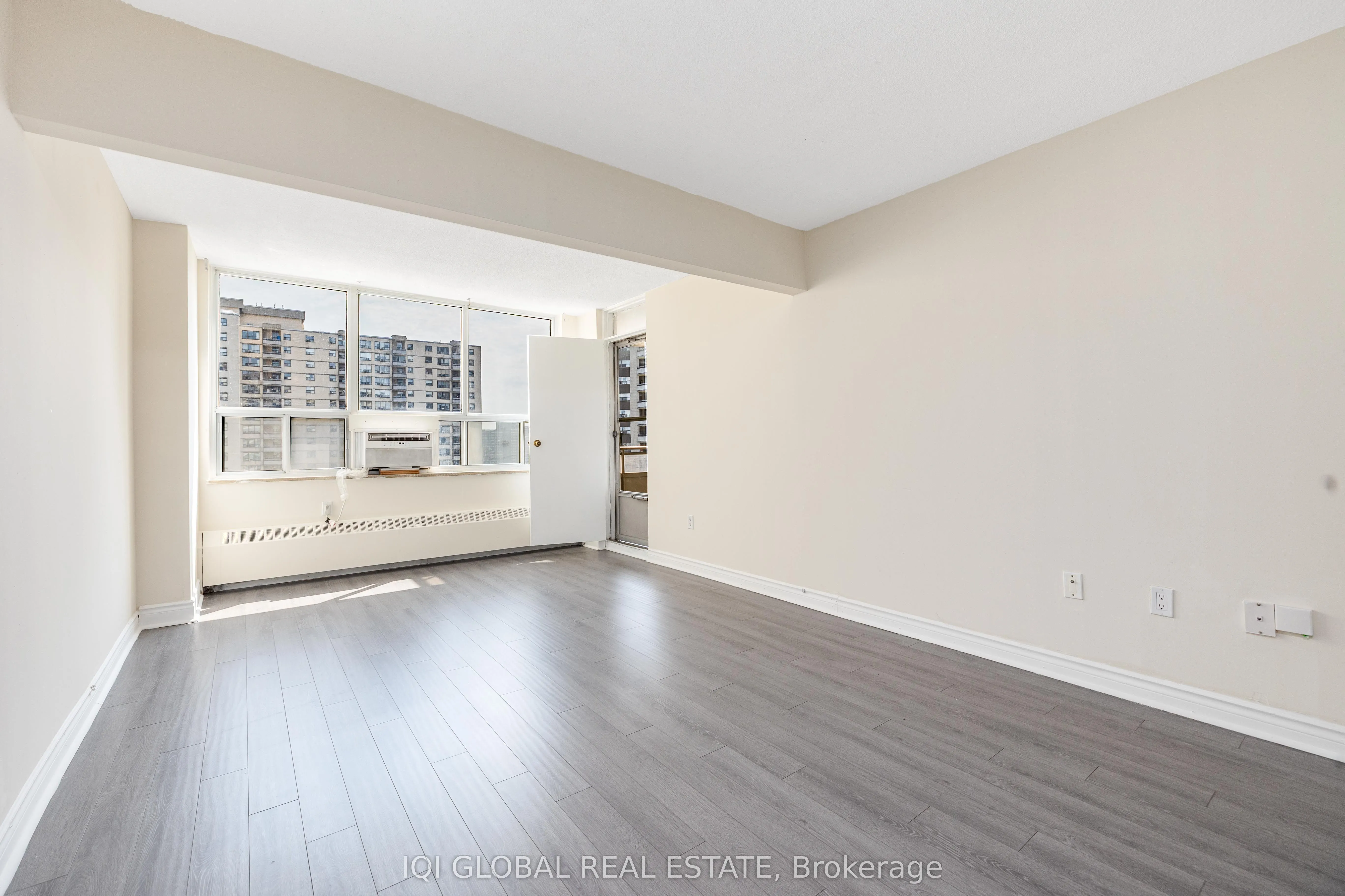 390 Dixon Road S, #1516