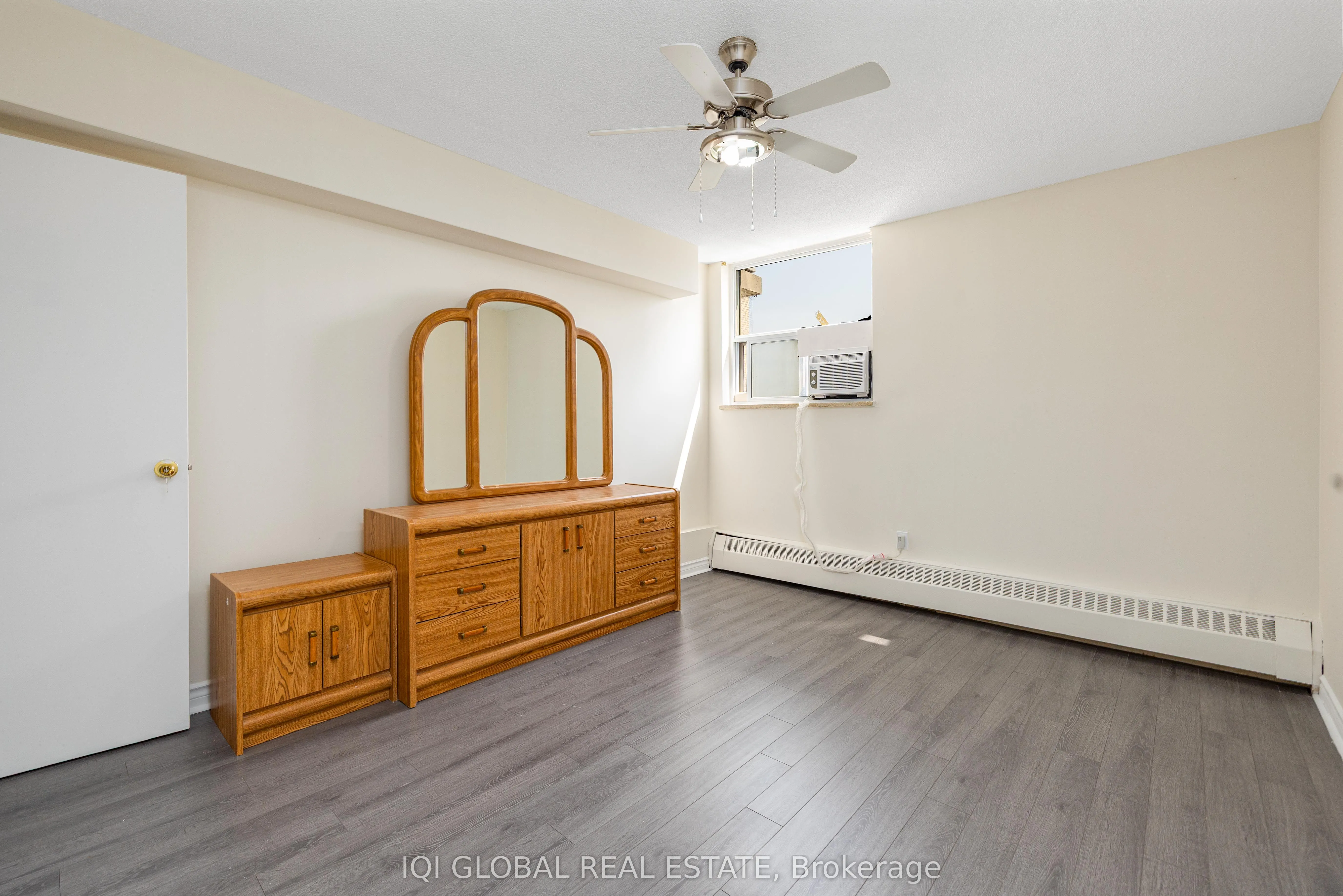 390 Dixon Road S, #1516