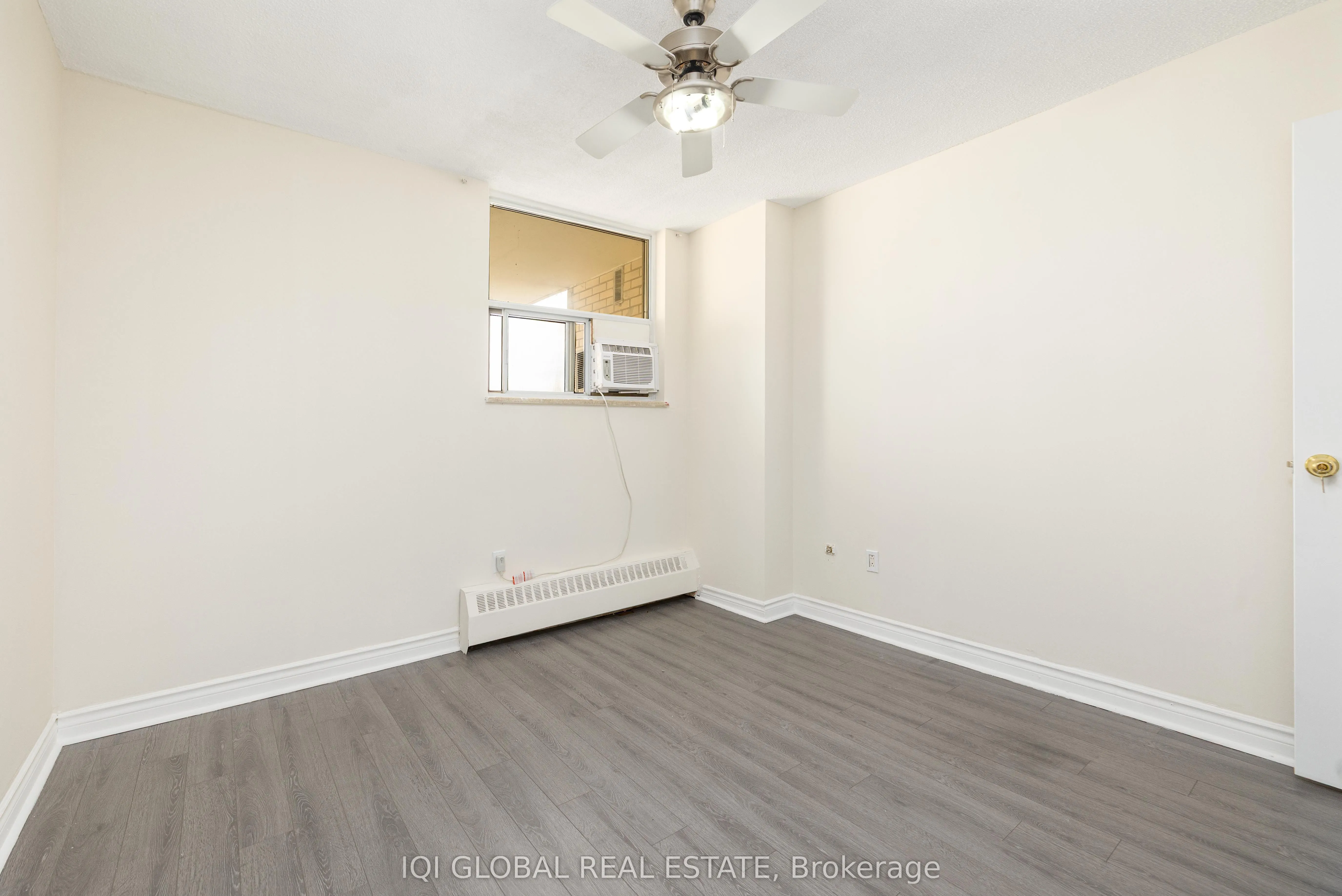 390 Dixon Road S, #1516