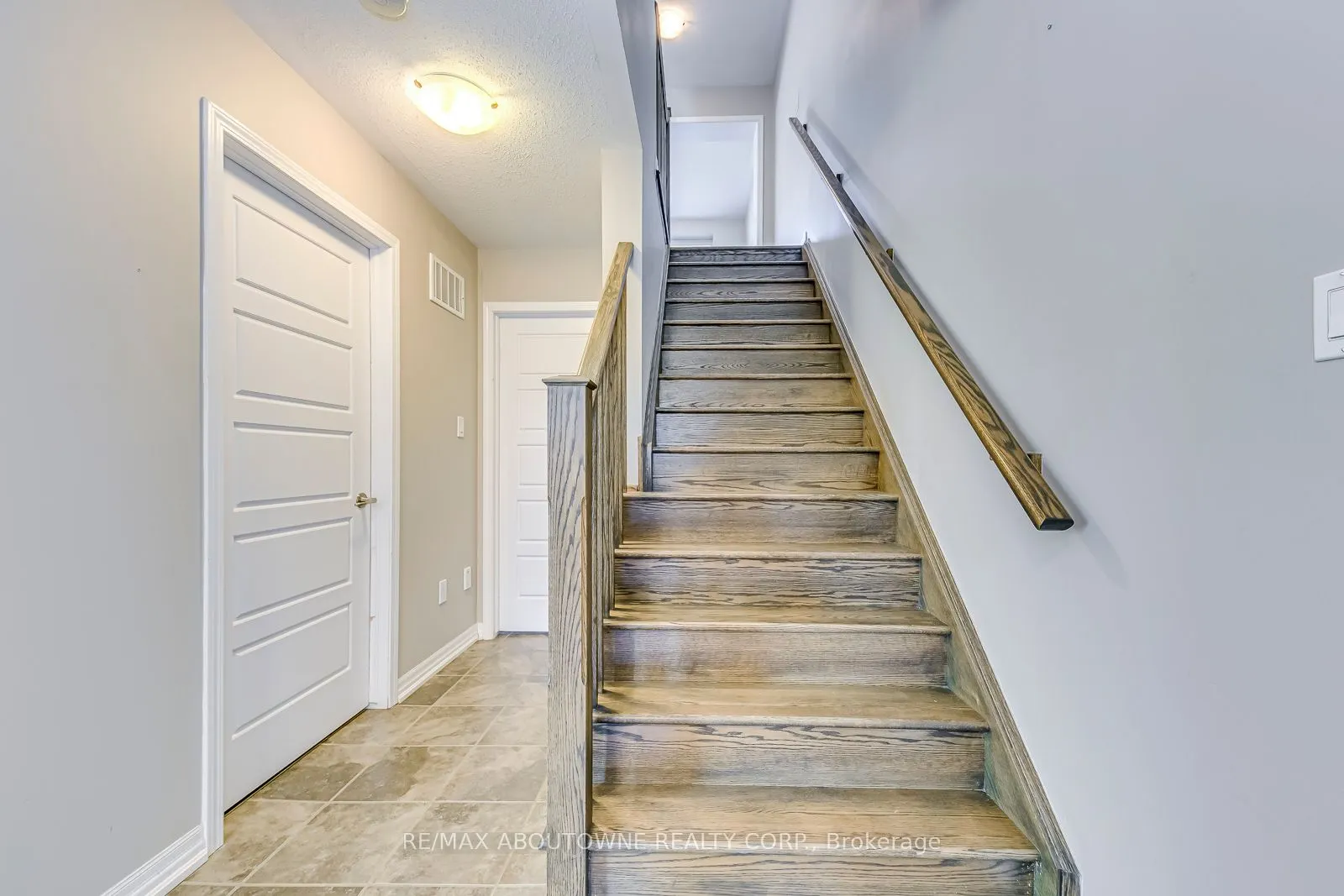 212 ELLEN DAVIDSON Drive