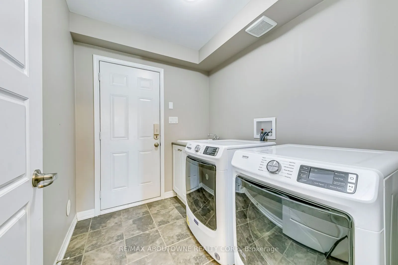 212 ELLEN DAVIDSON Drive