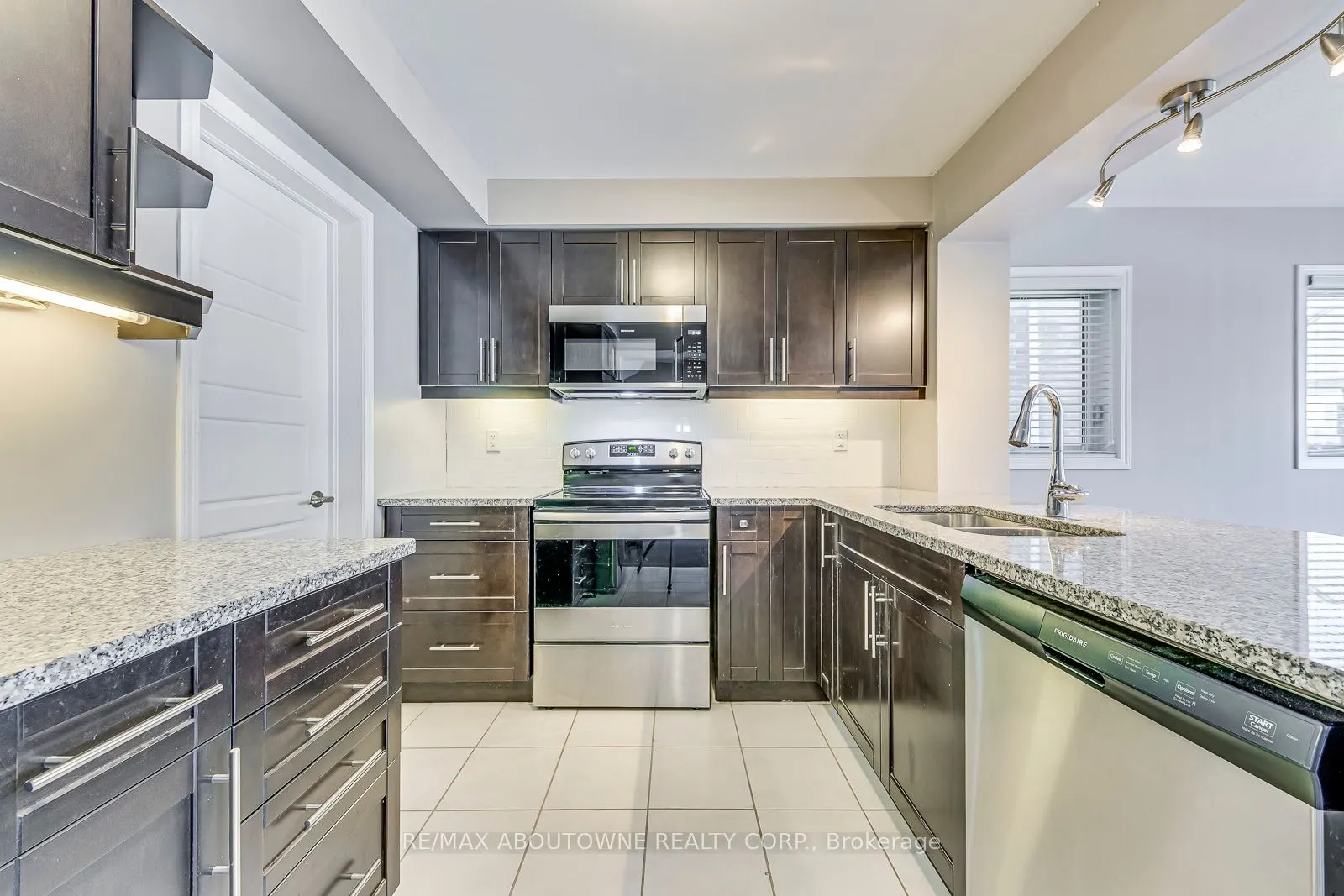 212 ELLEN DAVIDSON Drive