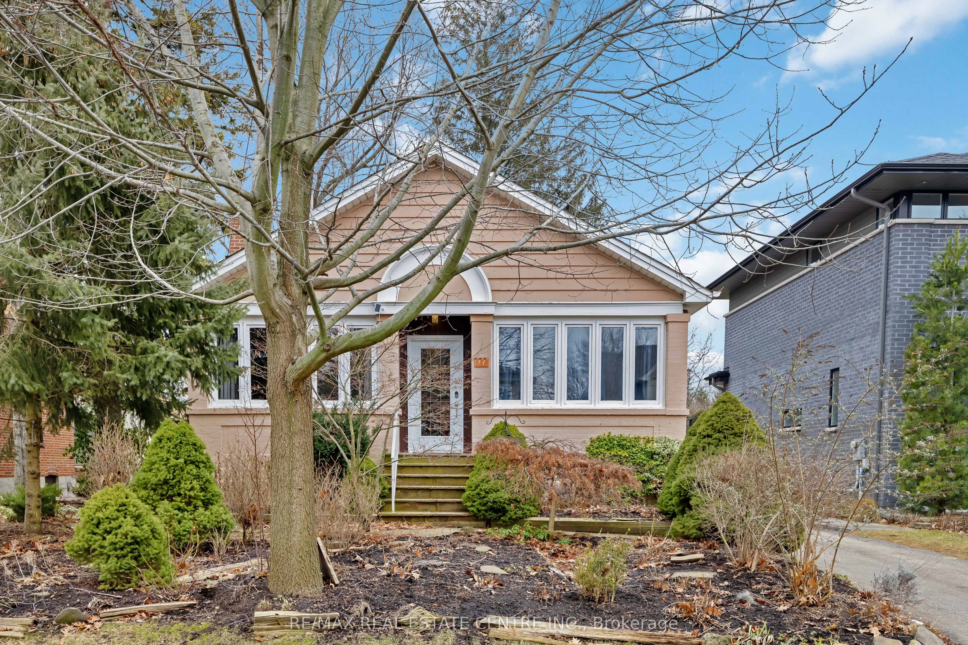32 WENONAH Drive