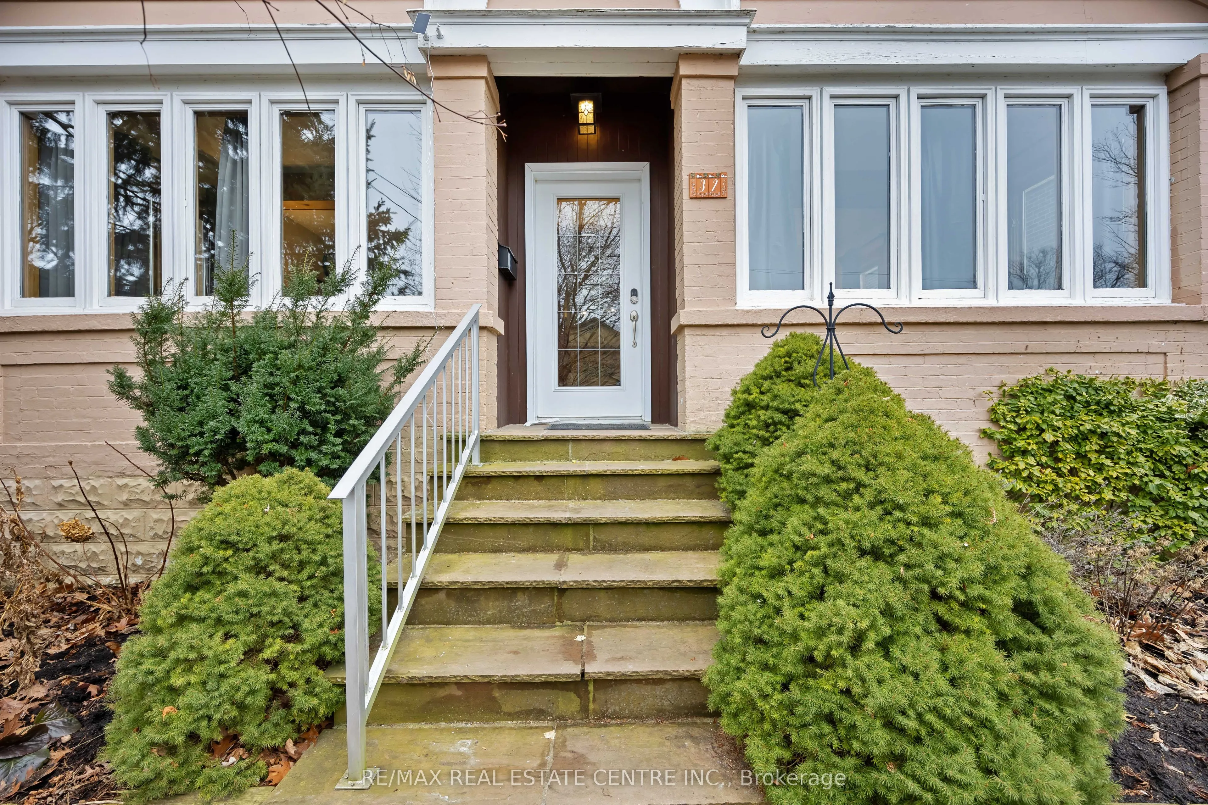 32 WENONAH Drive