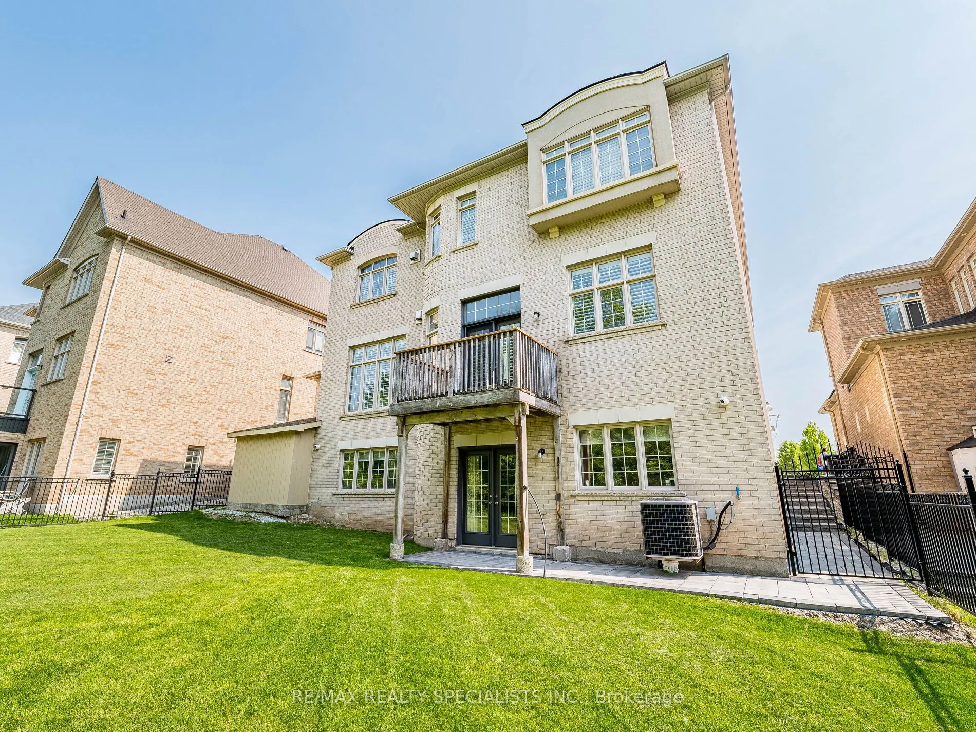 28 Elbern Markell Drive W