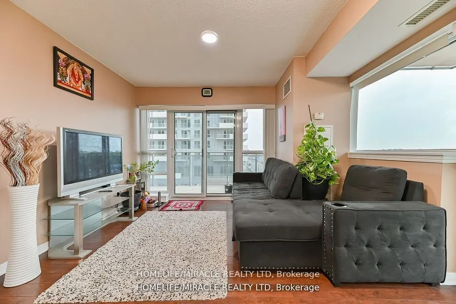 215 Queen Street E, #709