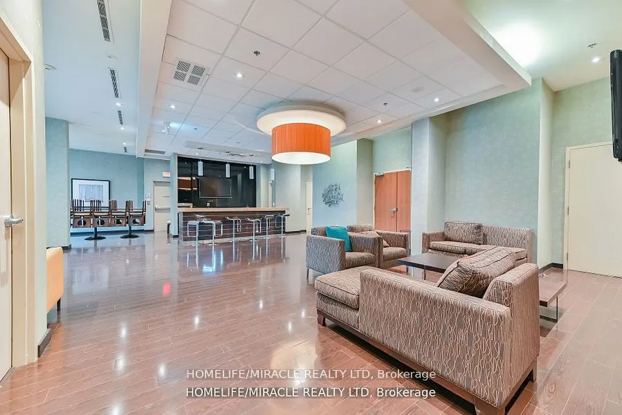 215 Queen Street E, #709
